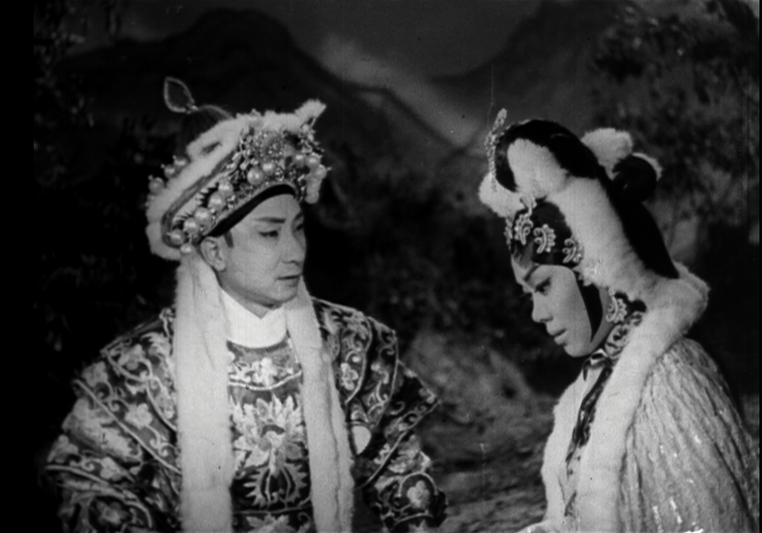 To commemorate the 100th anniversary of the birth of acclaimed Cantonese opera virtuoso Fung Wong Nui, the Hong Kong Film Archive of the Leisure and Cultural Services Department will present "Phoenix on the Silver Screen - A Centenary Tribute to Fung Wong Nui" as part of its screening series "Morning Matinee" from August 1 to October 31, featuring 16 classic films starring her. Photo shows a film still from "The Princess in Distress" (1962). (Courtesy of Tien Shing Records Company Limited)
