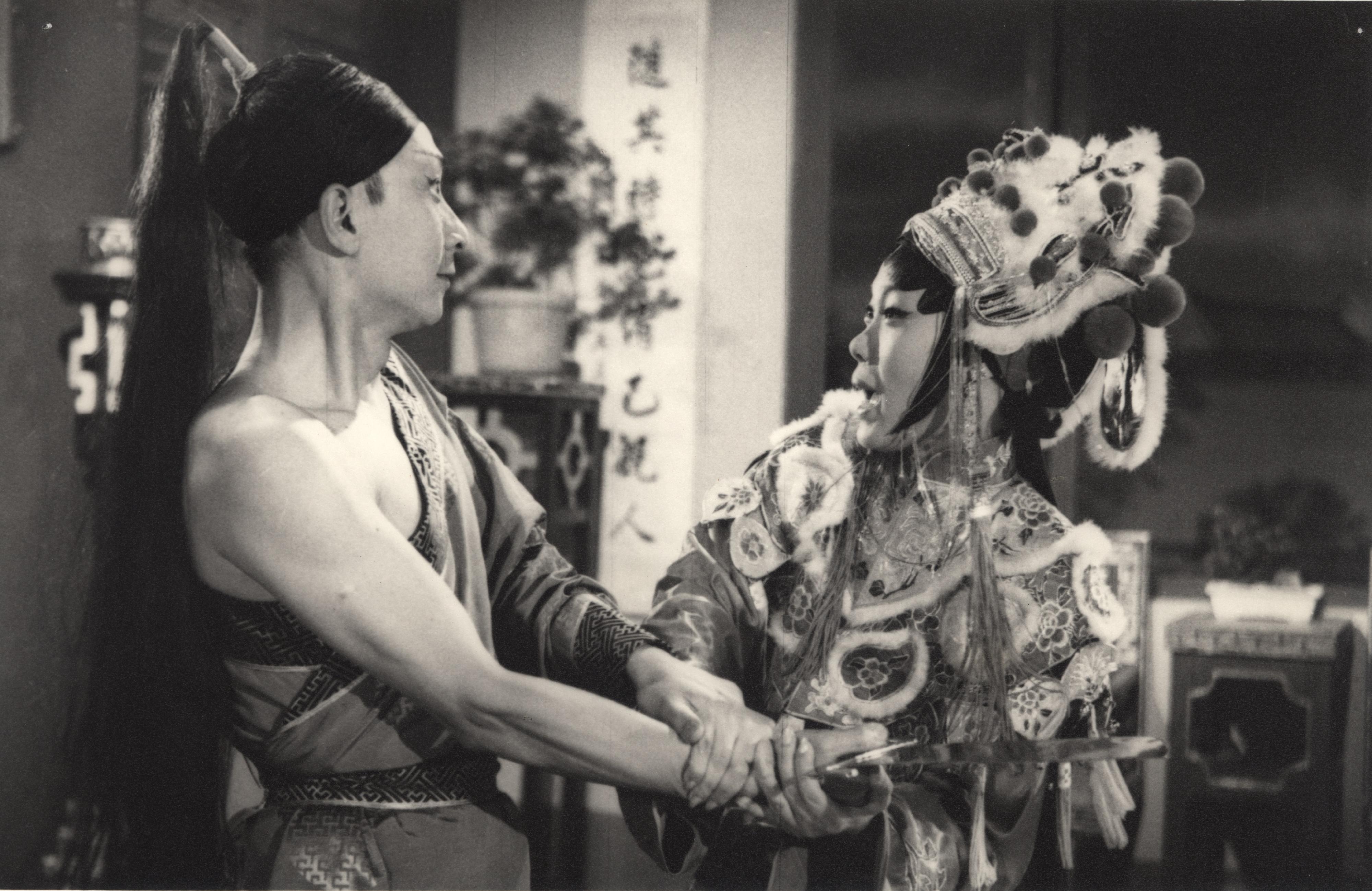 To commemorate the 100th anniversary of the birth of acclaimed Cantonese opera virtuoso Fung Wong Nui, the Hong Kong Film Archive of the Leisure and Cultural Services Department will present "Phoenix on the Silver Screen - A Centenary Tribute to Fung Wong Nui" as part of its screening series "Morning Matinee" from August 1 to October 31, featuring 16 classic films starring her. Photo shows a film still from "An Agnostic and Sagacious Intercession" (1962). 