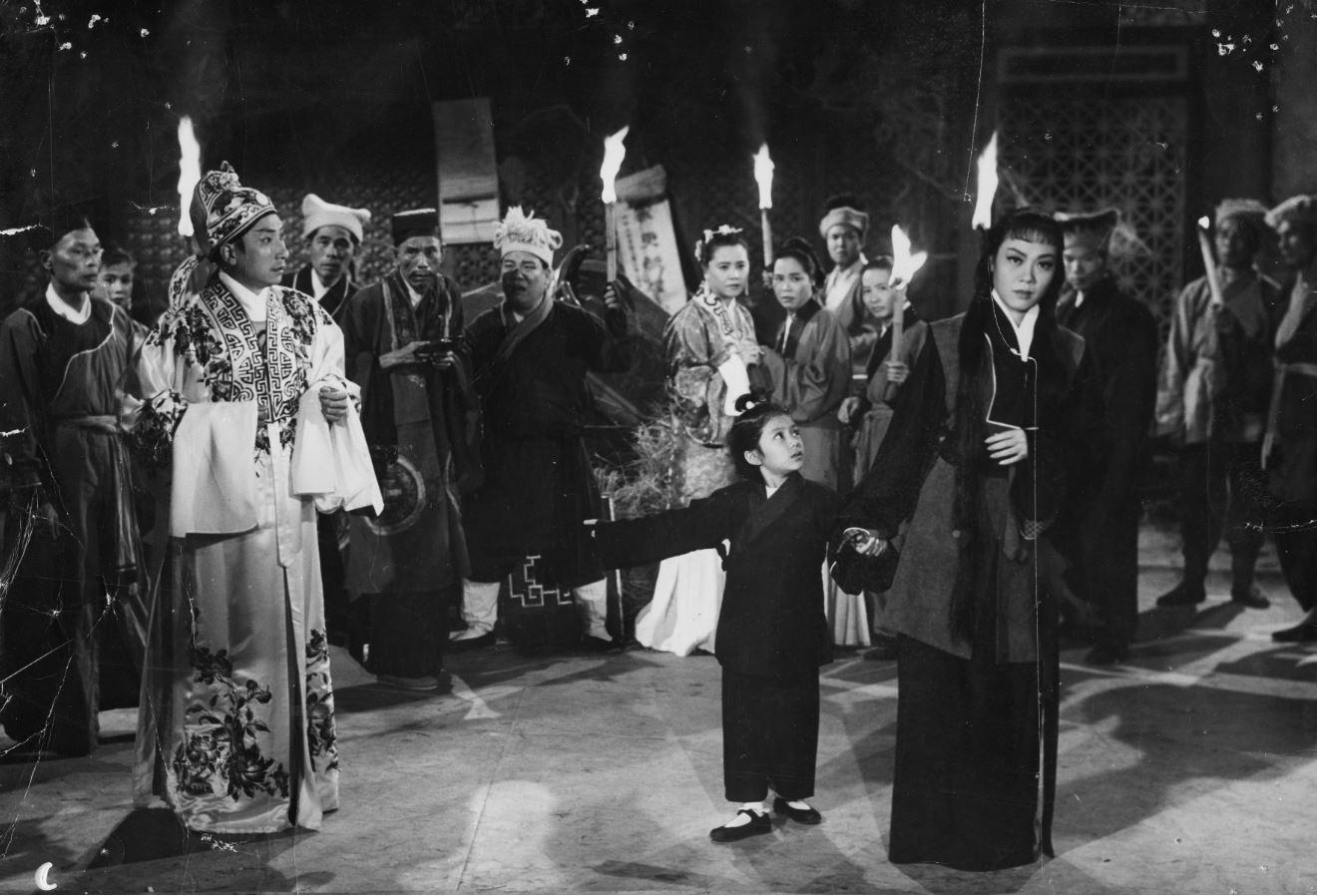 To commemorate the 100th anniversary of the birth of acclaimed Cantonese opera virtuoso Fung Wong Nui, the Hong Kong Film Archive of the Leisure and Cultural Services Department will present "Phoenix on the Silver Screen - A Centenary Tribute to Fung Wong Nui" as part of its screening series "Morning Matinee" from August 1 to October 31, featuring 16 classic films starring her. Photo shows a film still from "Revenge for Parents" (1961).  