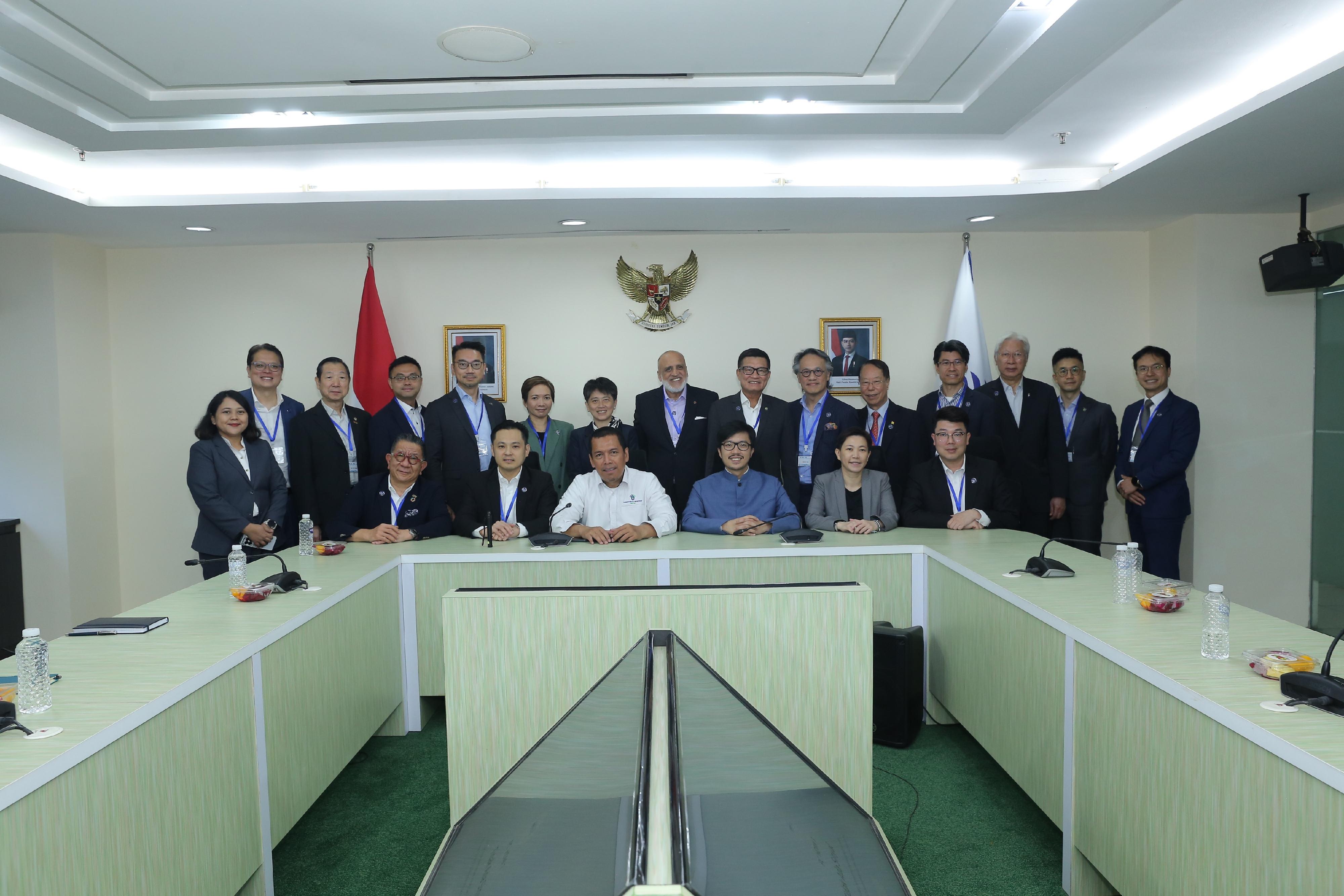 The Commissioner for Belt and Road, Mr Nicholas Ho, led a delegation to visit Indonesia and Malaysia from June 22 to 26. Photo shows Mr Ho (front row, third right) and members of the delegation in a meeting with representatives of the Investment Coordinating Board in Indonesia on June 23 in Jakarta. The Director-General of the Hong Kong Economic and Trade Office in Jakarta, Miss Libera Cheng (front row, second right), also attended.
