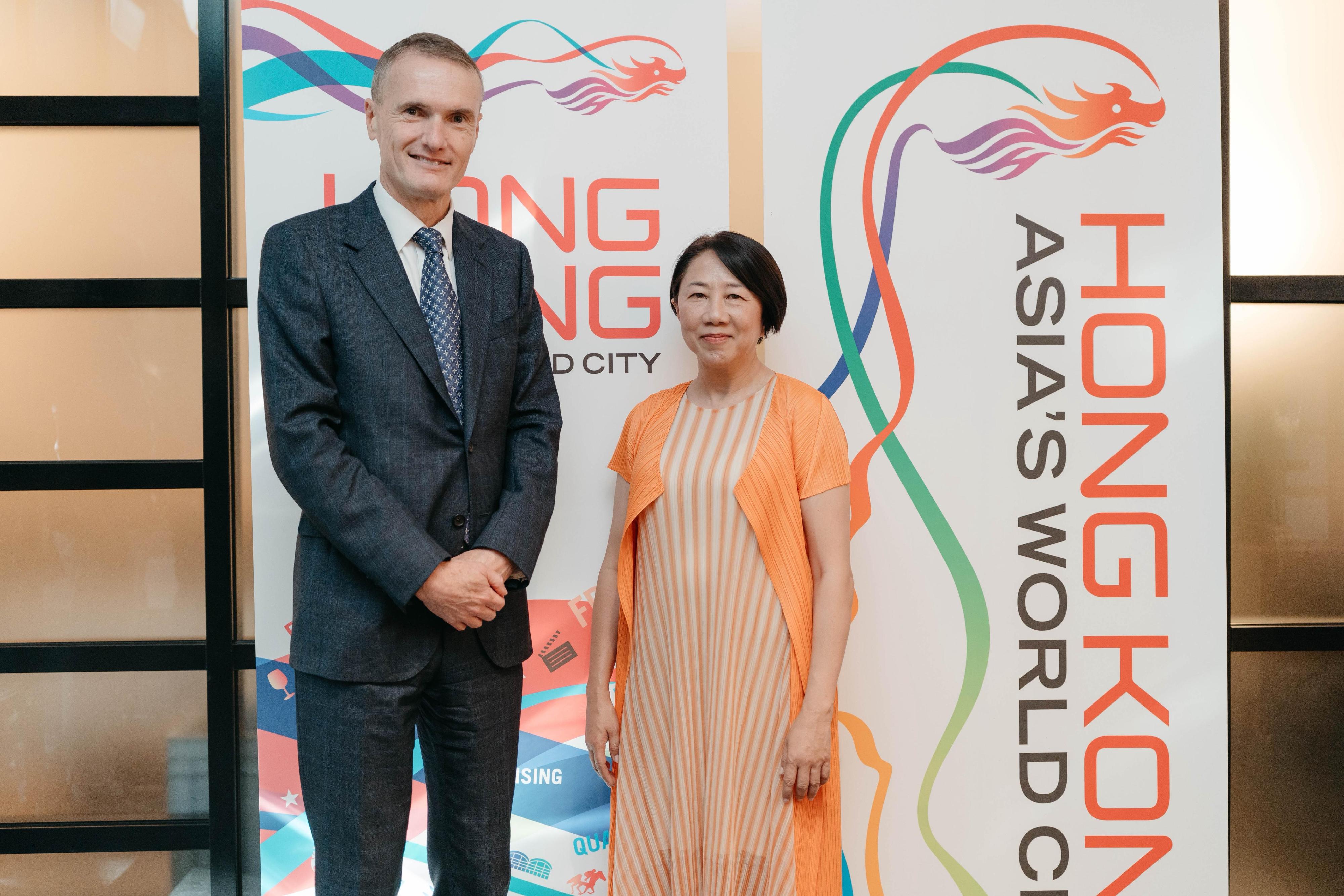 The Permanent Representative of the Hong Kong Special Administrative Region of China to the World Trade Organization (WTO), Miss Winky So (right), pictured at the reception with the Ambassador and Permanent Representative of the Permanent Mission of Australia to the WTO, Mr James Baxter.