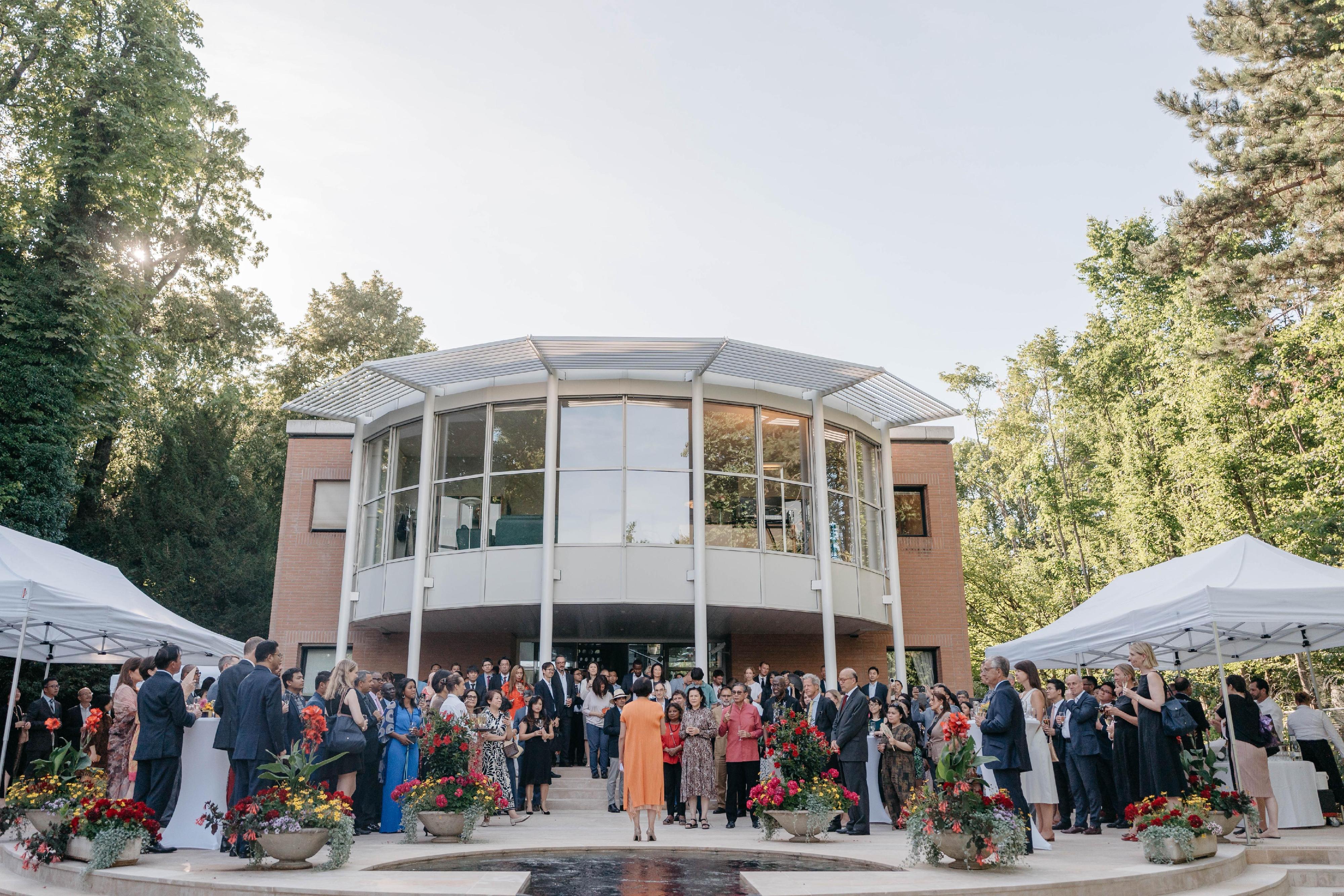 Over 230 representatives from diplomatic missions to the World Trade Organization and different sectors attended the reception held in Geneva in celebration of the 28th anniversary of the establishment of the Hong Kong Special Administrative Region.
