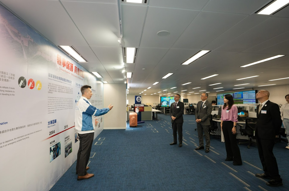 The Immigration Department (ImmD) launched an illustrated book on consular protection and outbound travel safety and an exhibition on the 20th anniversary of the 1868 Assistance Hotline at the Immigration Headquarters in Tseung Kwan O today (June 27). Photo shows the Director of Immigration, Mr Benson Kwok (first left); Olympic diving gold medalist, Ms Guo Jingjing (second right); the Under Secretary for Security, Mr Michael Cheuk (second left); the Director-General of the Consular Department of the Office of the Commissioner of the Ministry of Foreign Affairs in the Hong Kong Special Administrative Region, Mr Wei Wenxiu (first right), visiting the 1868 assistance hotline call center.
