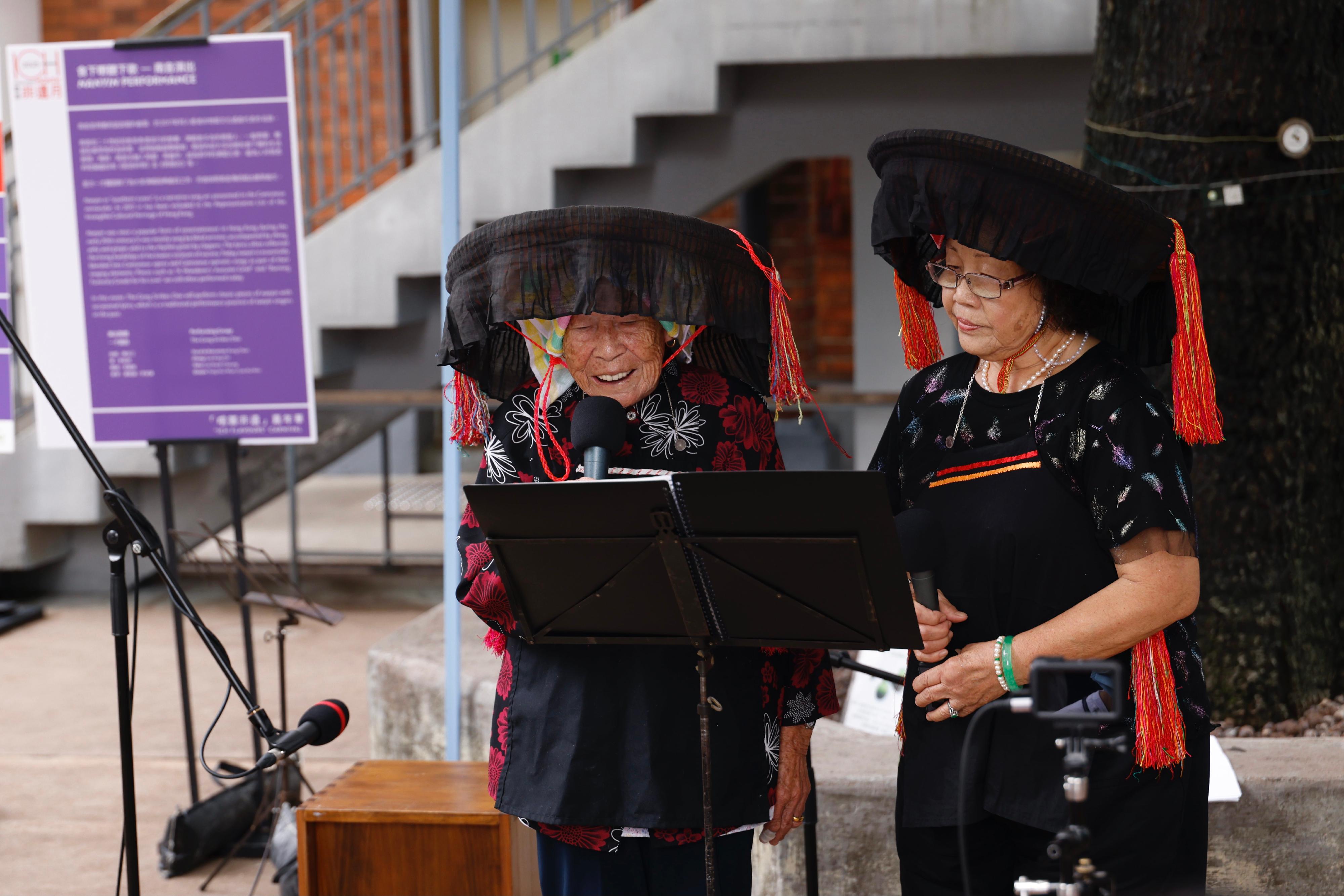 The Intangible Cultural Heritage Office of the Leisure and Cultural Services Department is holding the "ICH Flavours" Carnival at the Oil Street Art Space today (June 28) and tomorrow (June 29). Photo shows the Hakka folk song performance.
