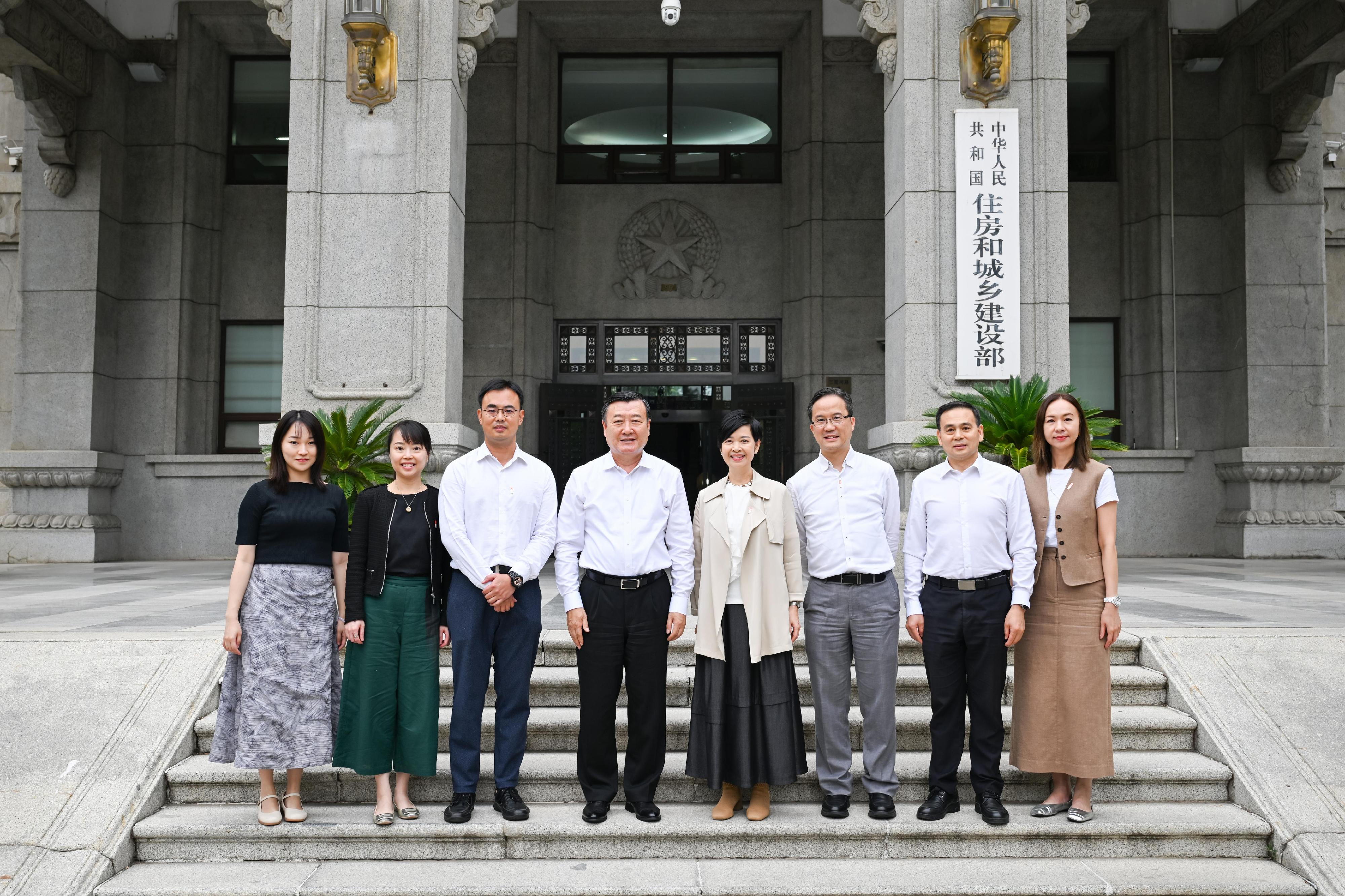 The Secretary for Housing, Ms Winnie Ho (fourth right), called on the Minister of Housing and Urban-Rural Development, Mr Ni Hong (fourth left), introduced the work of the HB and shared the adoption of advanced construction technologies from the Mainland in Hong Kong and the outcomes yesterday (June 27) on the last day of her visit to Beijing.