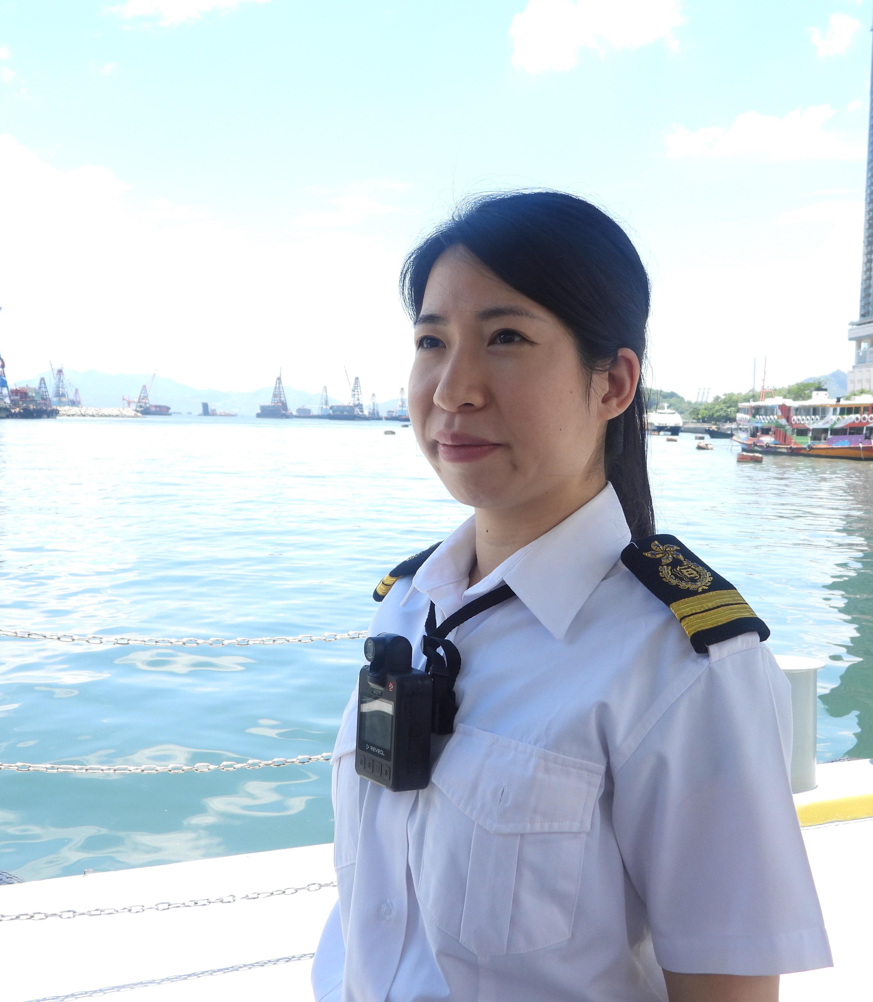 海事處轄下各區海港巡邏組前線人員將由明日（七月一日）起在全港水域執行職務時使用隨身攝錄機。