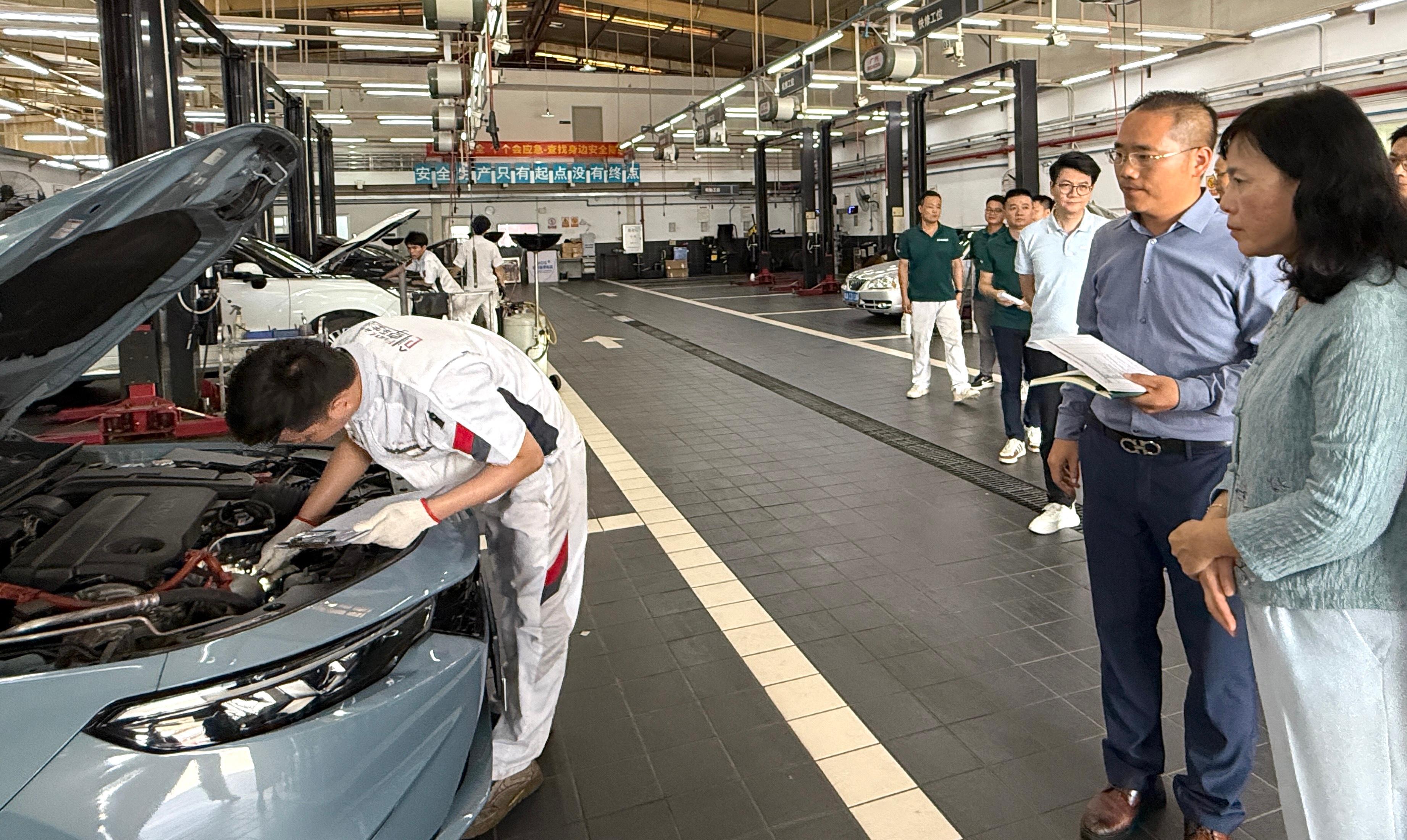The Secretary for Transport and Logistics, Ms Mable Chan, visited Guangzhou today (June 30). Photo shows Ms Chan (first right) visiting a local vehicle examination centre arranged by the Transport Department to learn about its operation, making good preparations for the Southbound Travel for Guangdong Vehicles.