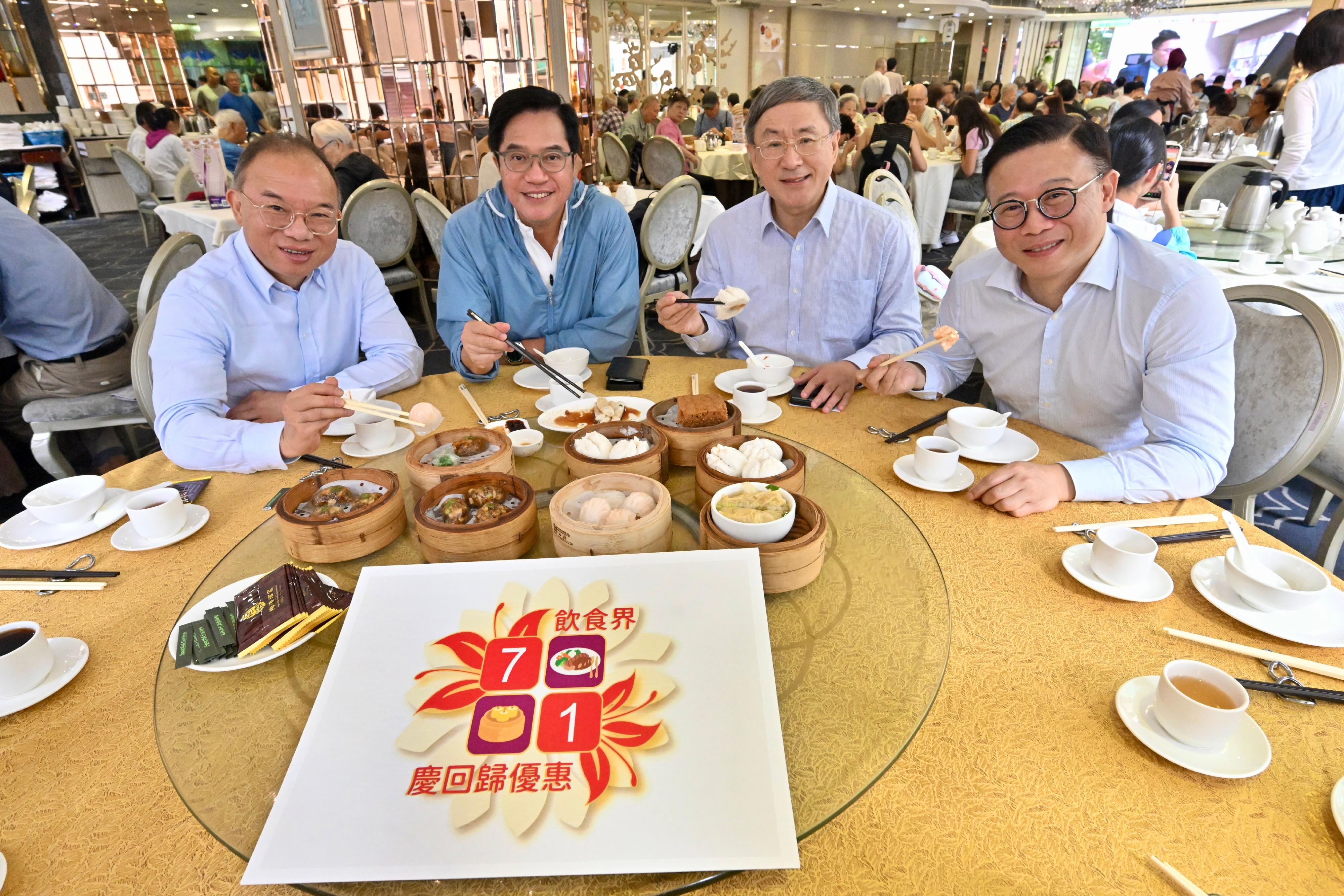 The Deputy Chief Secretary for Administration, Mr Cheuk Wing-hing (second right); the Deputy Financial Secretary, Mr Michael Wong (second left); the Deputy Secretary for Justice, Dr Cheung Kwok-kwan (first right), and the Secretary for Constitutional and Mainland Affairs, Mr Erick Tsang Kwok-wai (first left), enjoy July 1 dining discounts at a Chinese restaurant in Wan Chai today (July 1) to celebrate Hong Kong's return to the motherland.
