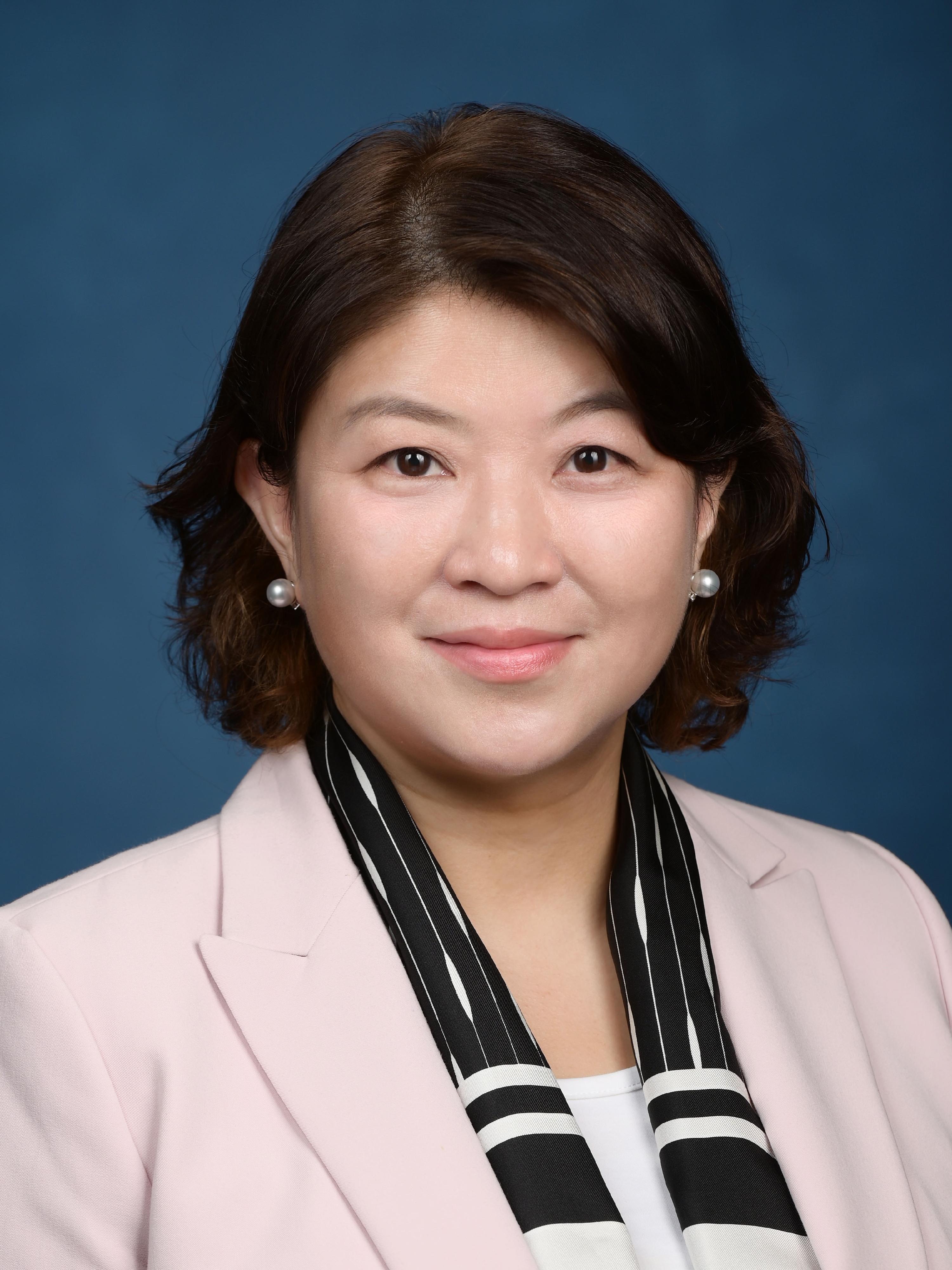 政府今日（七月二日）公布委任李夏茵醫生為醫院管理局行政總裁，由二○二五年八月一日起生效，任期三年。  
