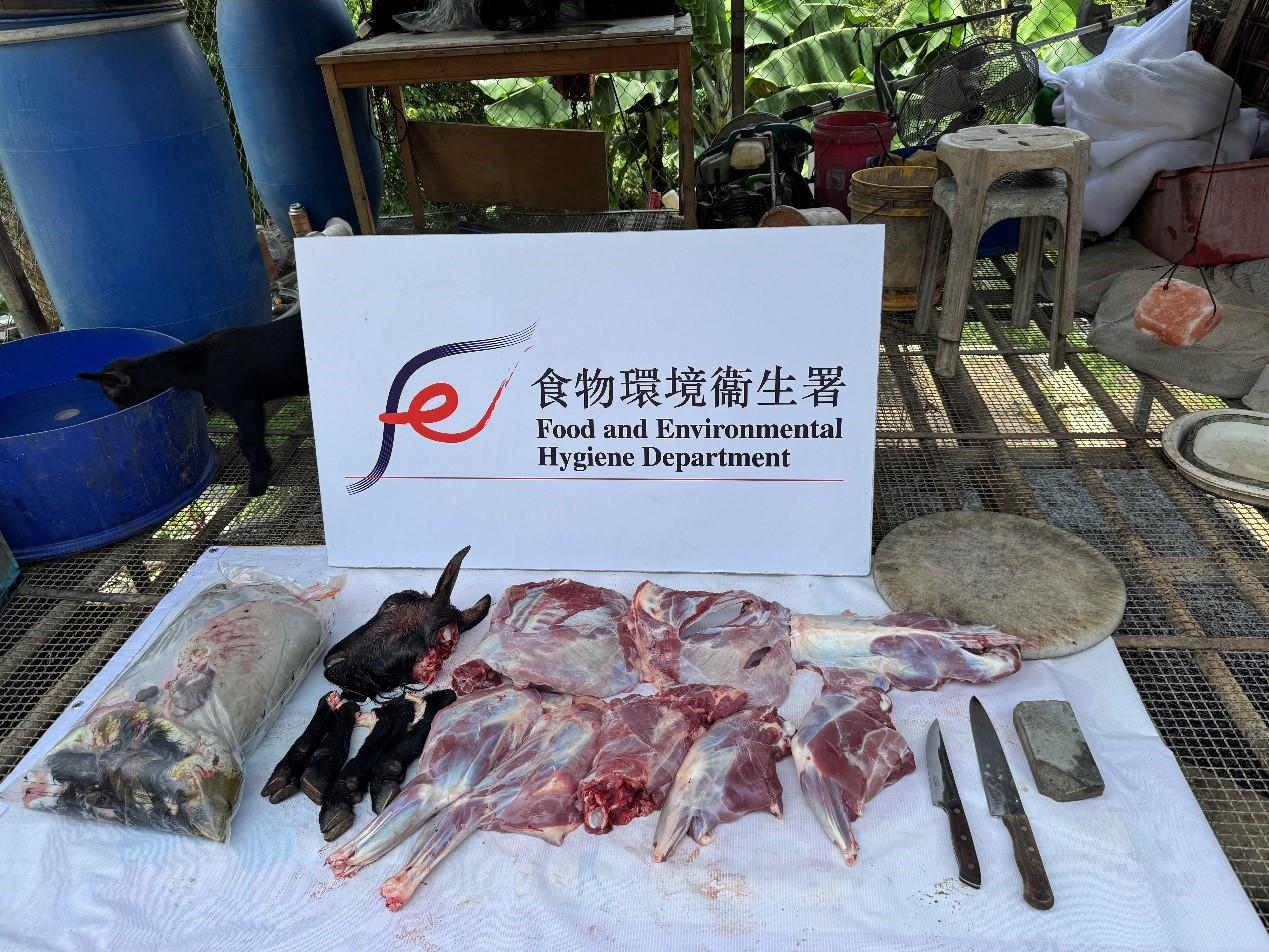 The Food and Environmental Hygiene Department (FEHD) today (July 3) cracked down on an illegal slaughterhouse in Man Kam To, North District. Photo shows some of the goat meat and slaughtering tools seized by FEHD officers during the operation.