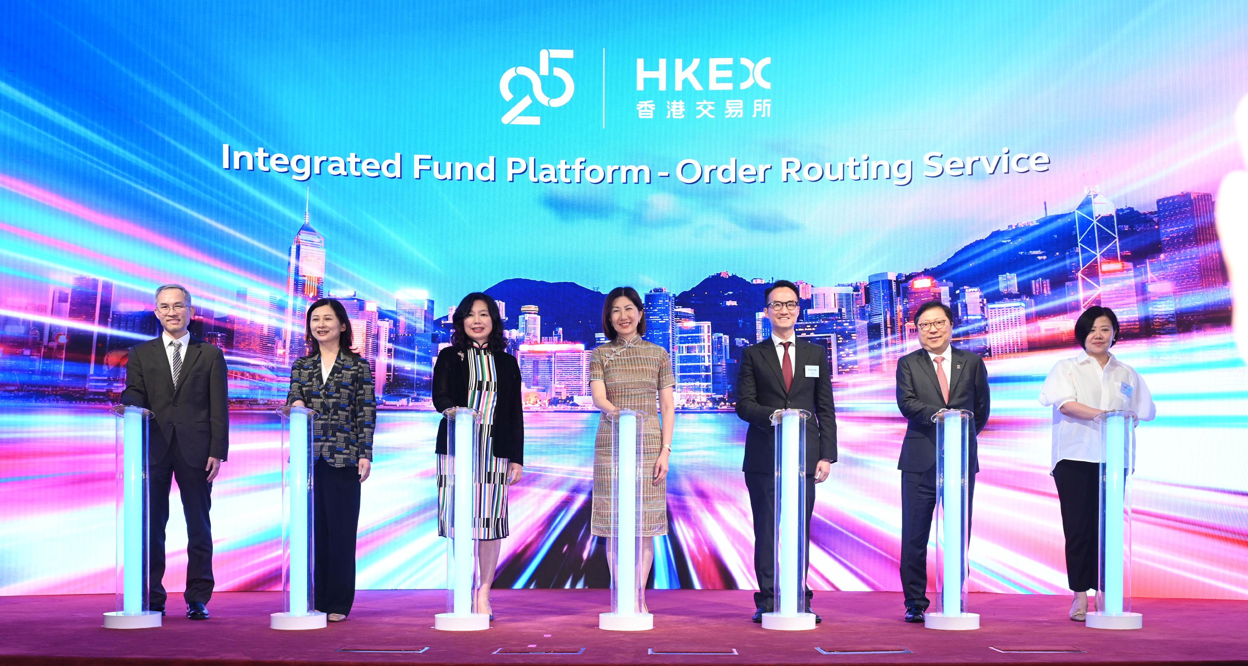 The Permanent Secretary for Financial Services and the Treasury (Financial Services), Ms Salina Yan, attended the Hong Kong Exchanges and Clearing Limited (HKEX)'s Integrated Fund Platform Order Routing Service Launch Ceremony today (July 3). Photo shows Ms Yan (third left) with the Chief Executive Officer of the HKEX, Ms Bonnie Chan (fourth left), and other guests. 