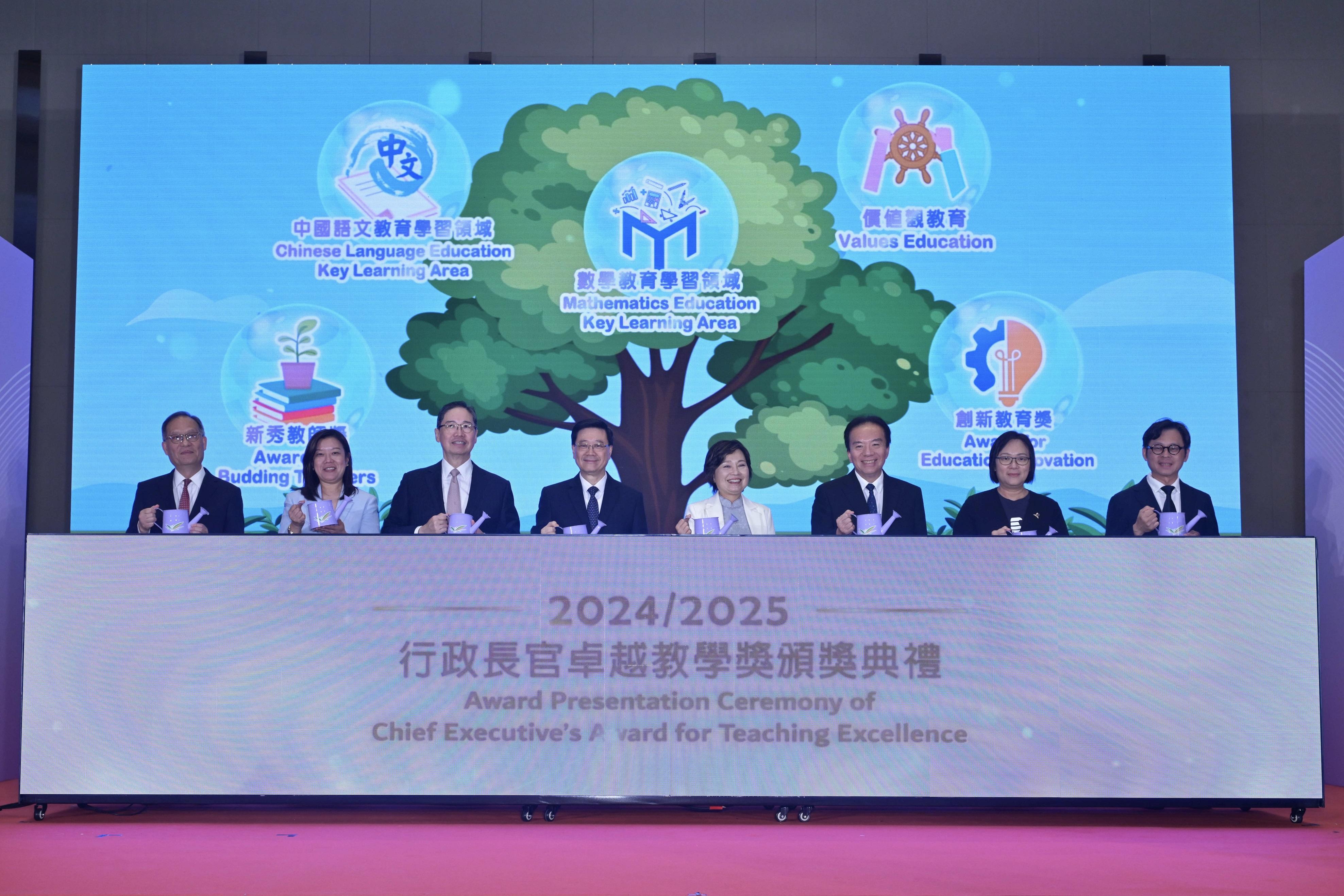 The Chief Executive, Mr John Lee, attended the Award Presentation Ceremony of the Chief Executive's Award for Teaching Excellence (CEATE) (2024/2025) today (July 4). Photo shows (from second left) the Permanent Secretary for Education, Ms May Chan; the Chairman of the CEATE Steering Committee, Mr Dieter Yih; Mr Lee; the Secretary for Education, Dr Choi Yuk-lin, and other guests officiating at the ceremony.
