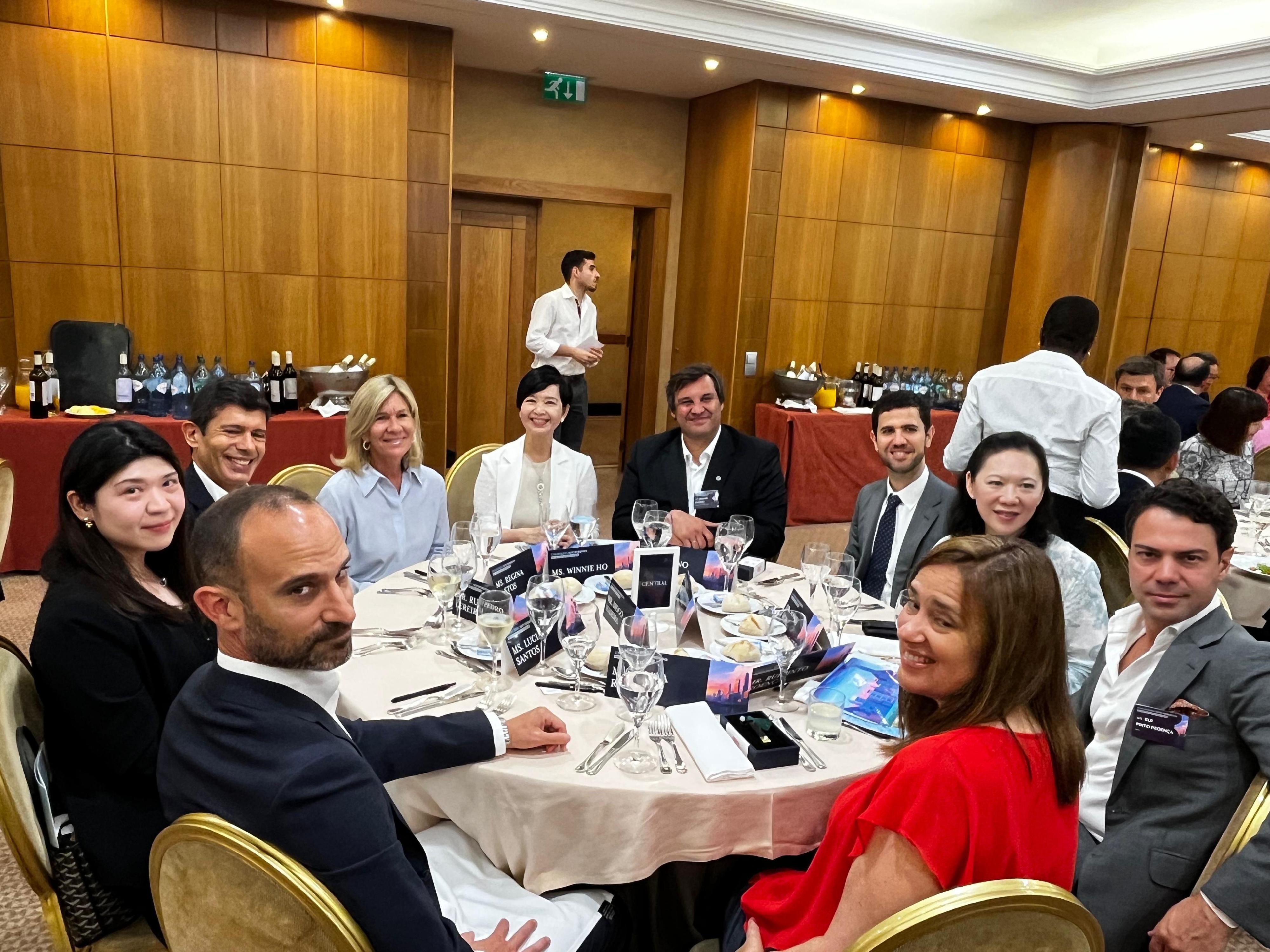 The Secretary for Housing, Ms Winnie Ho, continued her visit to Lisbon, Portugal, yesterday (July 3, Lisbon time). Photo shows Ms Ho (fifth left) attending a business luncheon co-organised by the Guangdong-Hong Kong-Macao Greater Bay Area Development Office under the Constitutional and Mainland Affairs Bureau and the Hong Kong Economic and Trade Office in Brussels.