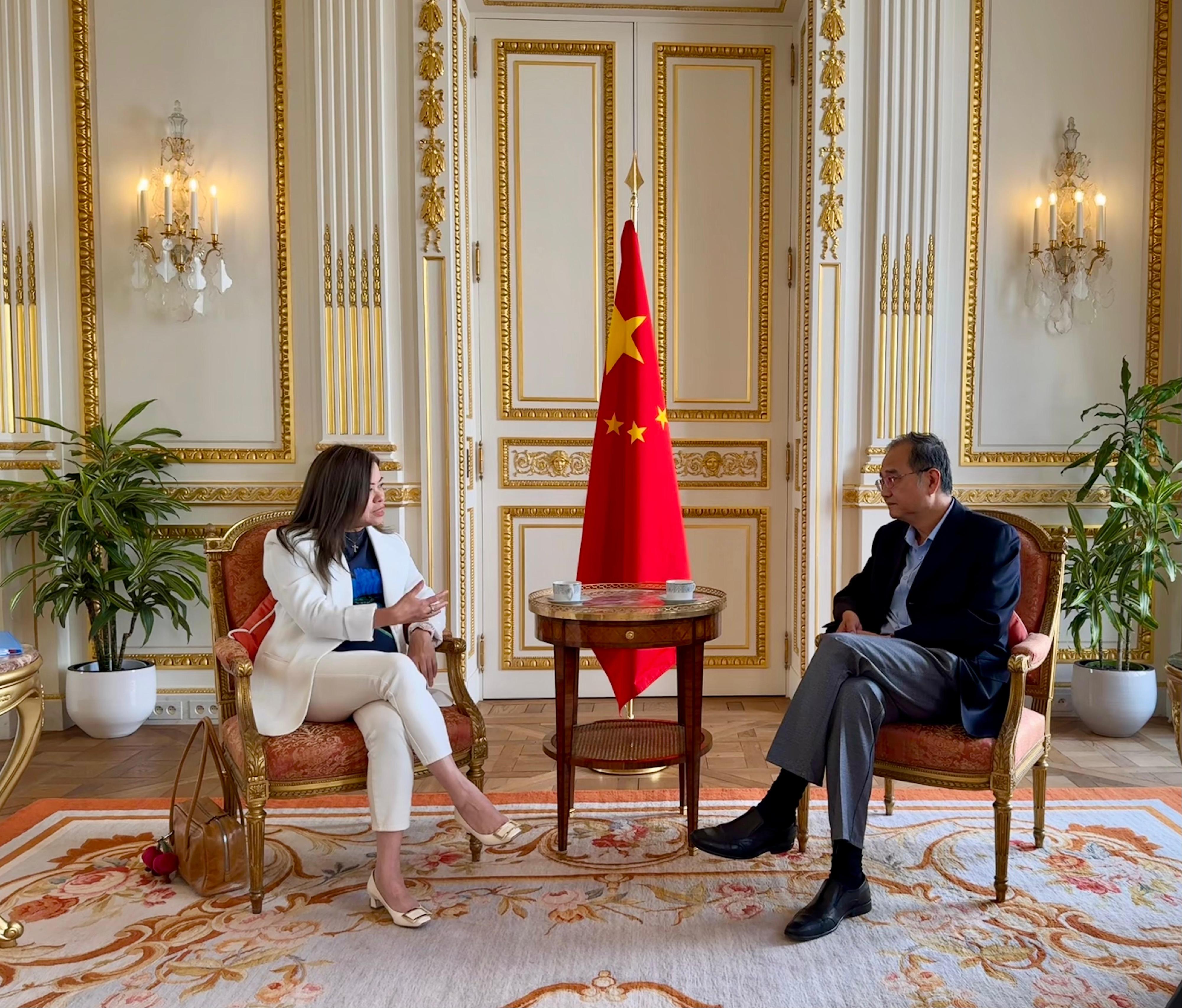 The Secretary for Culture, Sports and Tourism, Miss Rosanna Law, commenced her visit to Paris, France, yesterday (July 3, Paris time). Miss Law (left) paid a courtesy call on the Ambassador Extraordinary and Plenipotentiary of the People's Republic of China to the French Republic and the Principality of Monaco, Mr Deng Li (right). During their meeting, Miss Law expressed her hope to foster closer exchanges between Hong Kong and France, highlighting opportunities for collaboration across various sectors. Mr Deng talked about his views on the significance of Hong Kong as an East-meets-West centre for international cultural exchanges, highlighting that the city should make good use of its uniqueness.
