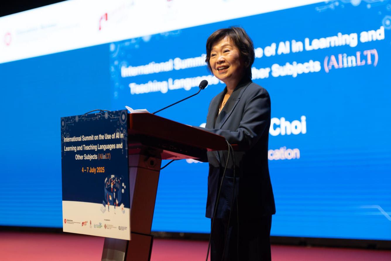 The International Summit on the Use of AI in Learning and Teaching Languages and Other Subjects, a flagship event of the first Digital Education Week co-organised by the Education Bureau, the Standing Committee on Language Education and Research, the Hong Kong Polytechnic University and the Hong Kong Education City, was officially launched today (July 4). Photo shows the Secretary for Education, Dr Choi Yuk-lin, speaking at the opening ceremony.