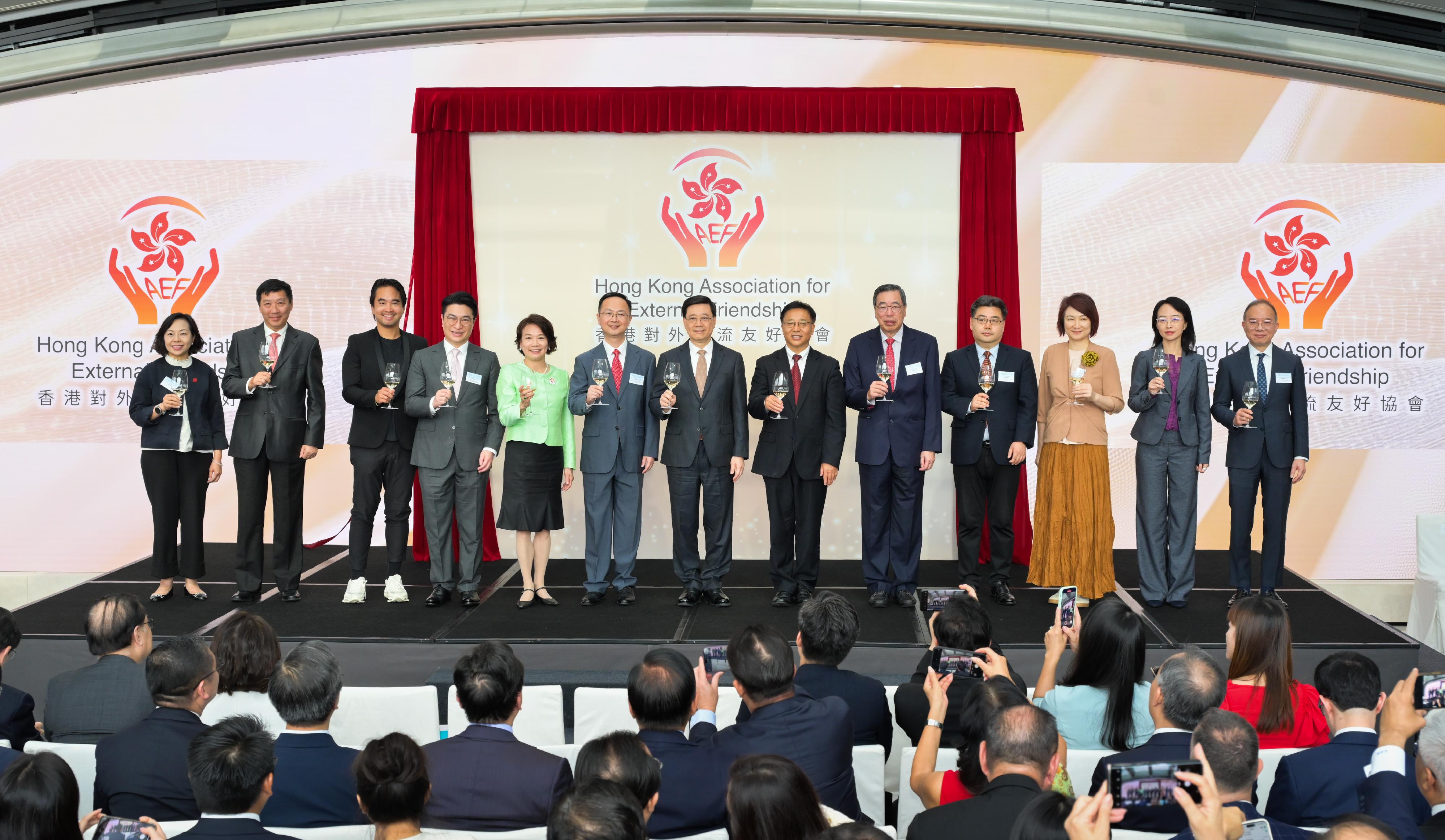 The Chief Executive, Mr John Lee, attended the Hong Kong Association for External Friendship Inauguration Ceremony today (July 5). Photo shows (from fifth left) the Founding President and Chief Executive Officer of the Hong Kong Association for External Friendship, Professor Priscilla Leung; the Secretary General of the Chinese People's Association for Friendship with Foreign Countries, Mr Sun Xueqing; Mr Lee; the Commissioner of the Ministry of Foreign Affairs of the People's Republic of China in the Hong Kong Special Administrative Region, Mr Cui Jianchun, and other guests proposing a toast at the ceremony.