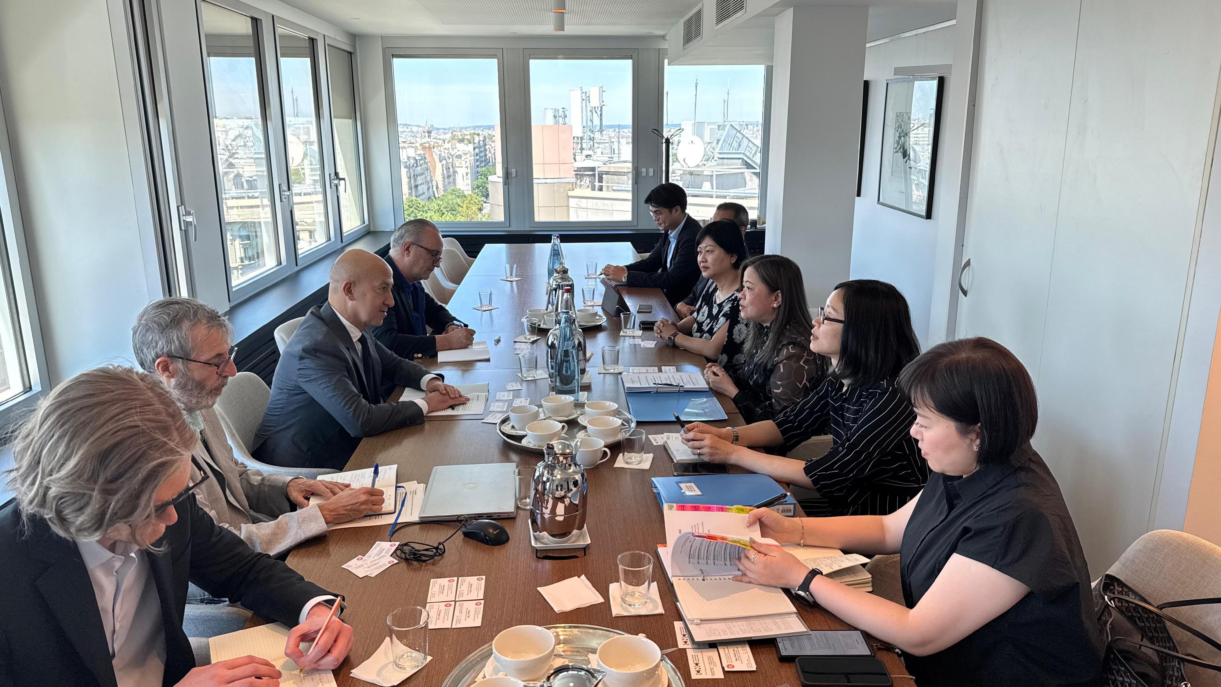 The Secretary for Culture, Sports and Tourism, Miss Rosanna Law (third right), continued her visit to Paris, France on July 4 (Paris time) and met with the Deputy General Manager of the French National Centre of Cinema, Mr Olivier Henrard (third left). Miss Law briefed him on the latest developments in Hong Kong’s film industry and explored co-operation opportunities between Hong Kong and France film industries.