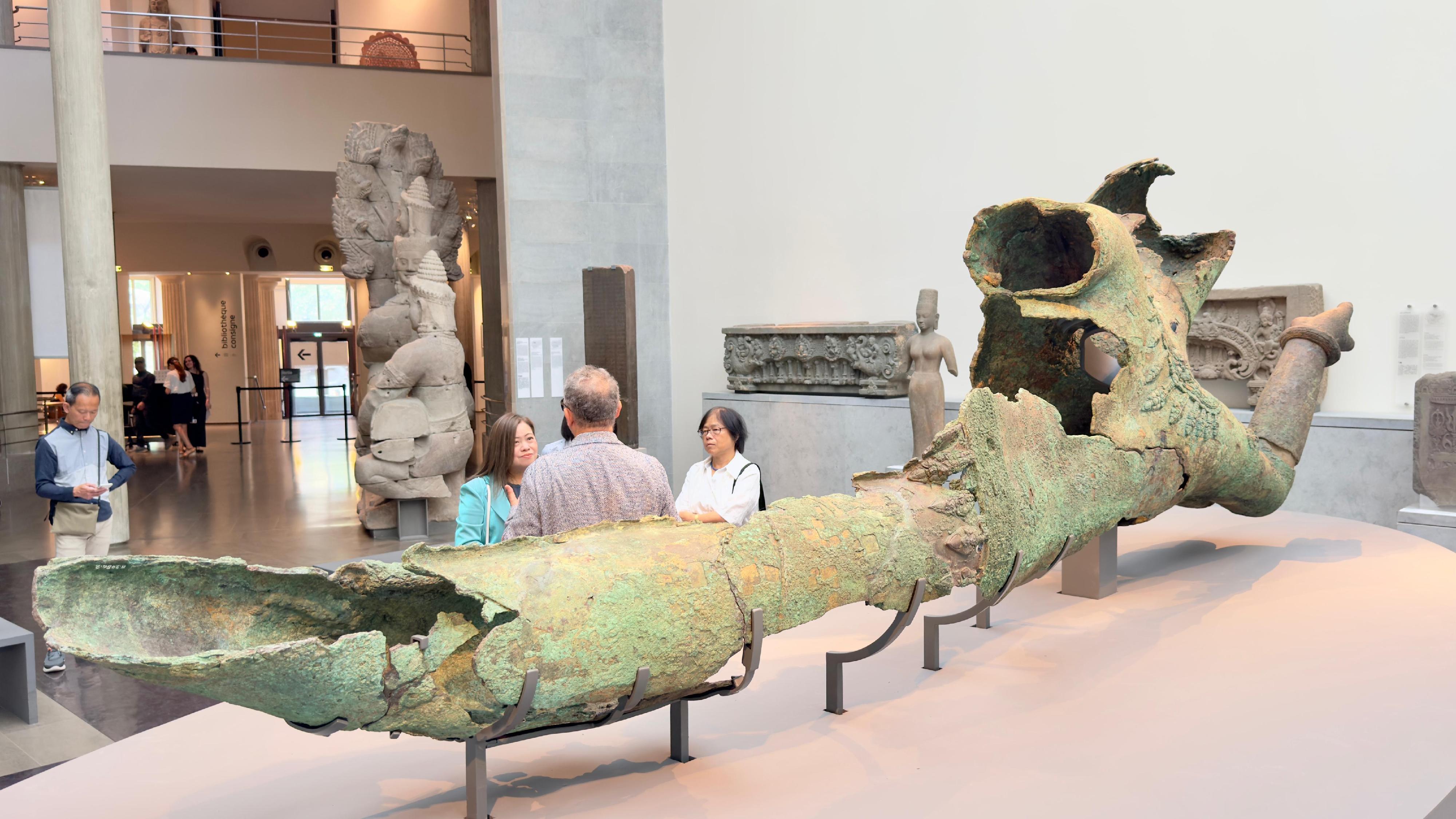 The Secretary for Culture, Sports and Tourism, Miss Rosanna Law, continued her visit to Paris, France on July 5 (Paris time). Miss Law (second left) visited the Musée National des Arts Asiatiques - Guimet and explored opportunities for strengthening cultural exchanges between Hong Kong and France through exhibitions, partnerships, and knowledge sharing.