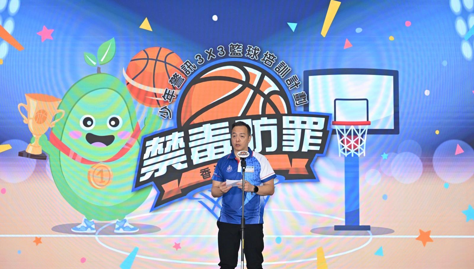 警務處今日（七月六日）舉行「少年警訊禁毒防罪3x3籃球培訓計劃2025」開展禮。圖示警務處處長周一鳴在開展禮上致辭。