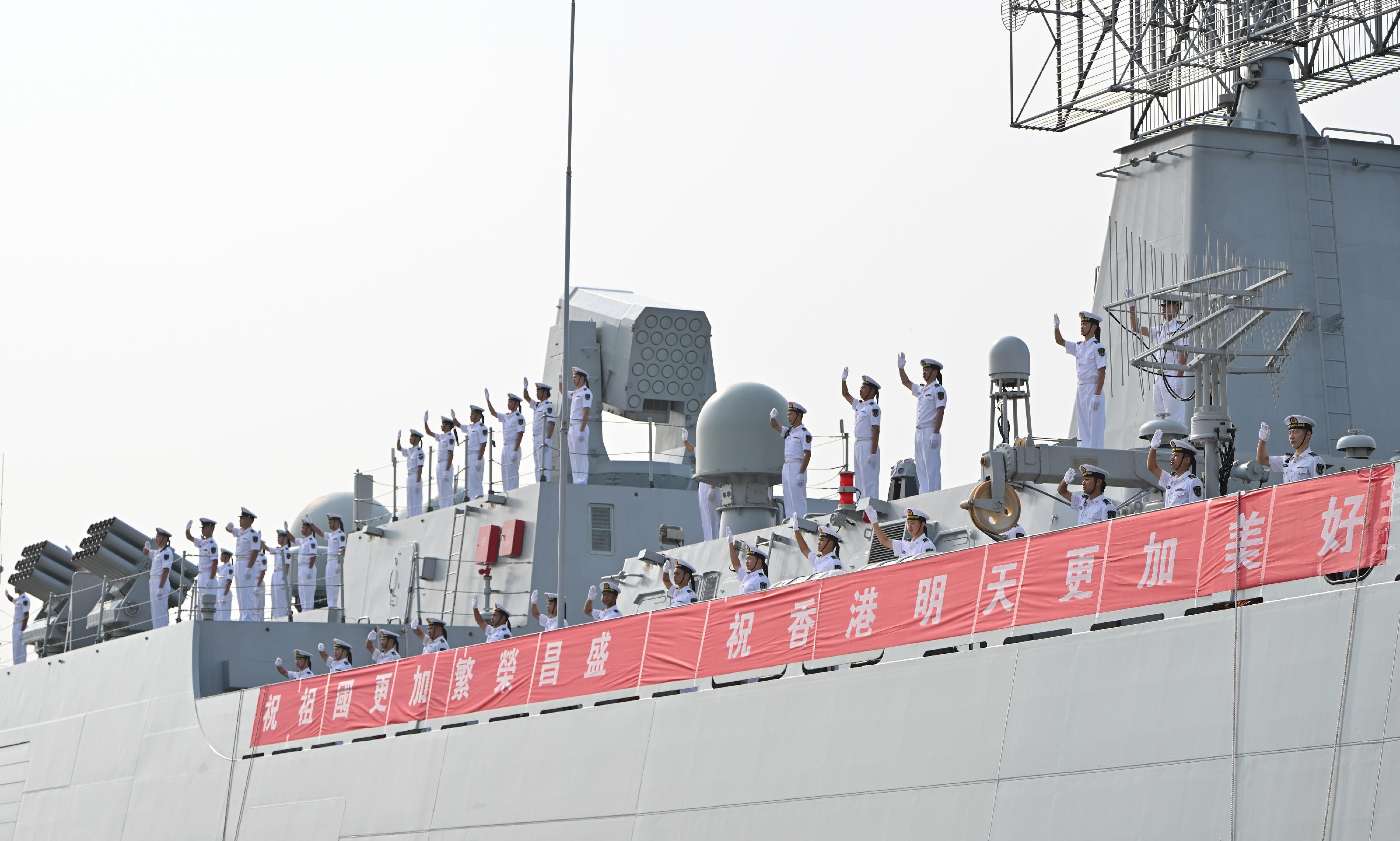 昂船洲軍營今早（七月七日）舉行中國人民解放軍海軍山東艦編隊離港歡送儀式。