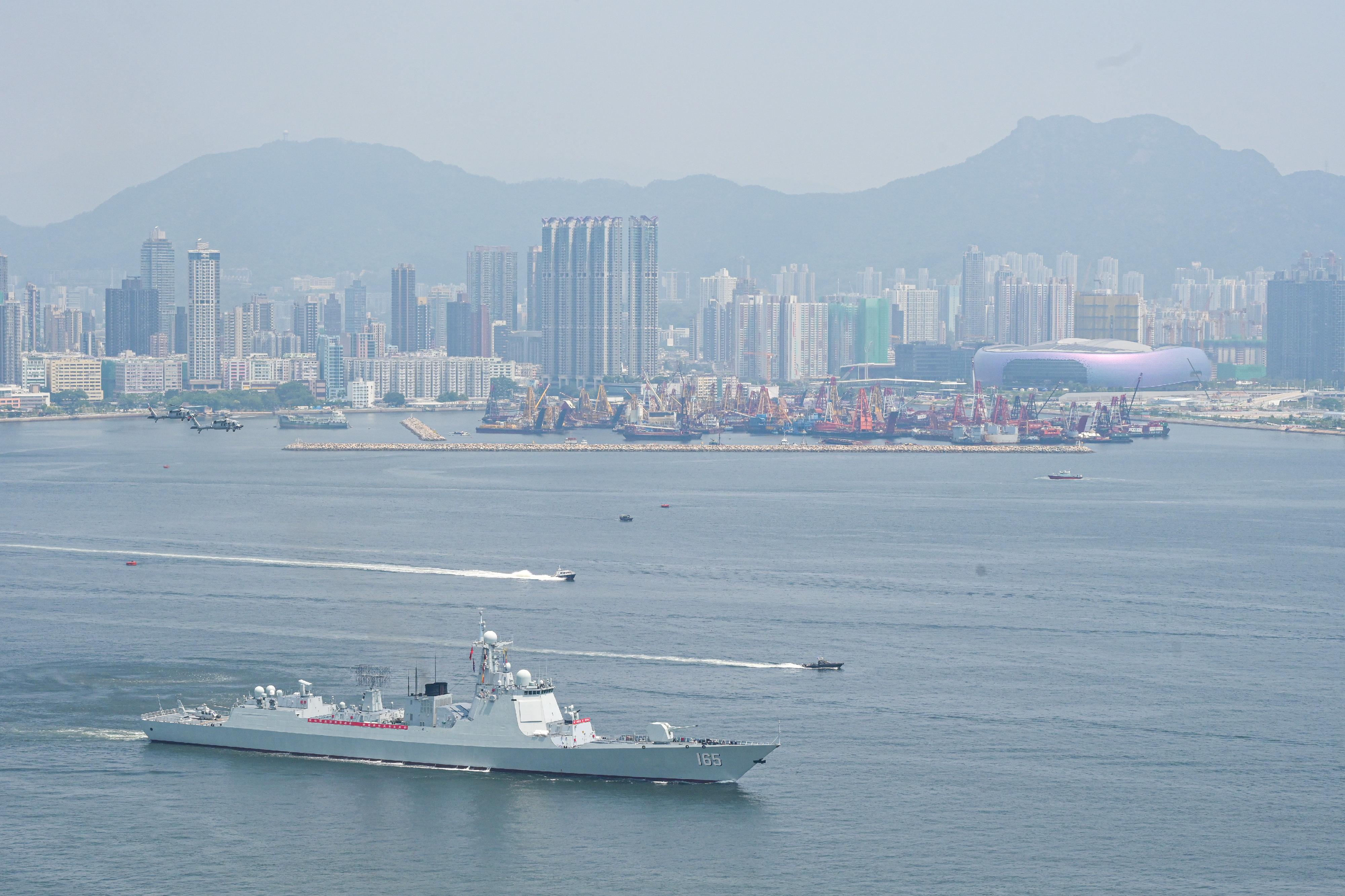 中國人民解放軍海軍山東艦編隊今早（七月七日）駛離香港。