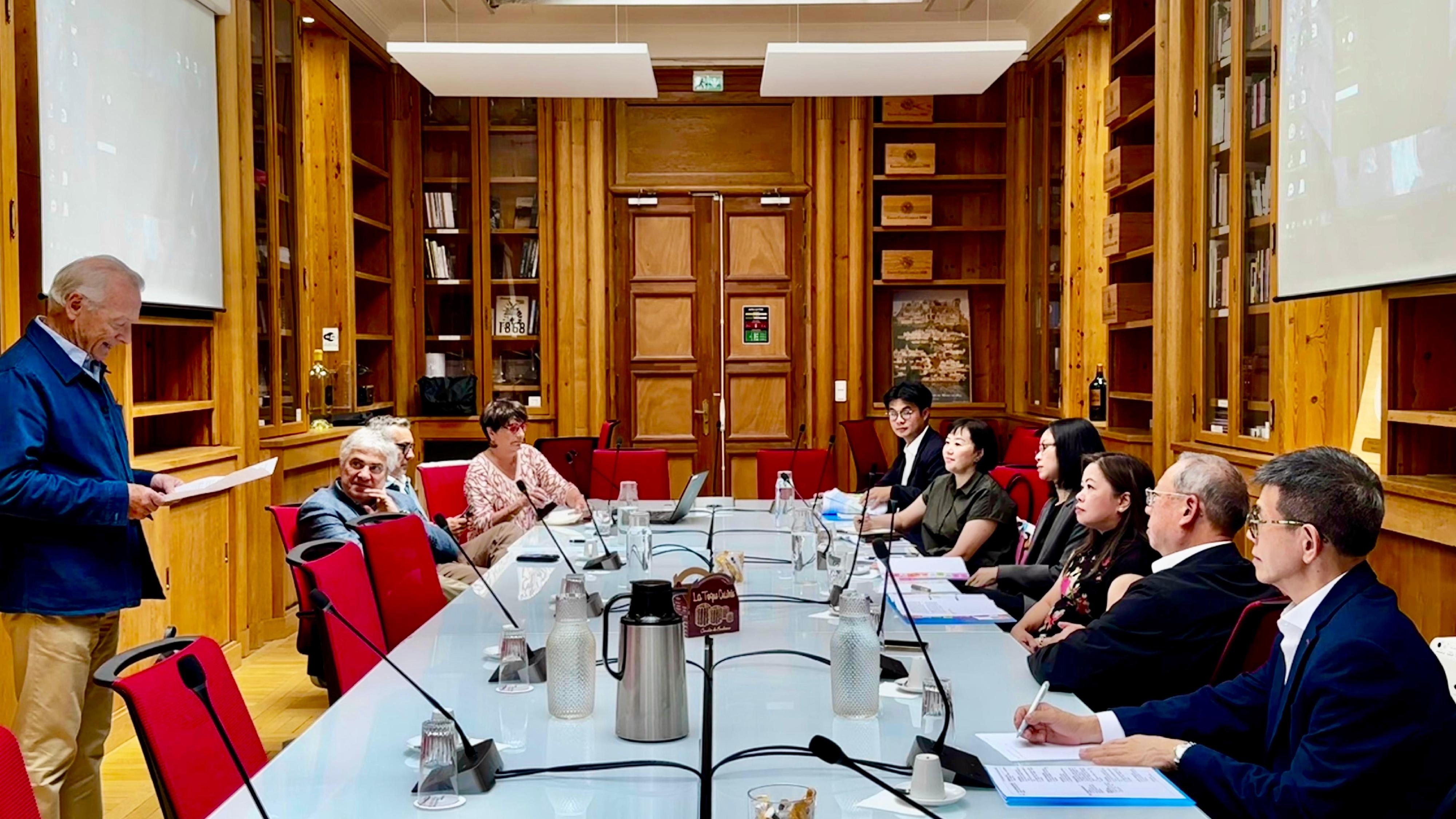 The Secretary for Culture, Sports and Tourism, Miss Rosanna Law (third right), continued her visit to Bordeaux, France, on July 7 (Bordeaux time) and met with the President of Great Wine Capitals Global Network, Mr Jacques Faurens (first left), to discuss the challenges of marketing Bordeaux wines in the current economic conditions and explore best practices for organising international trade shows and events. The Deputy Commissioner for Tourism, Ms Joanne Chu (fourth right), and the Chairman of the Hong Kong Tourism Board, Dr Peter Lam (second right), also attended.
