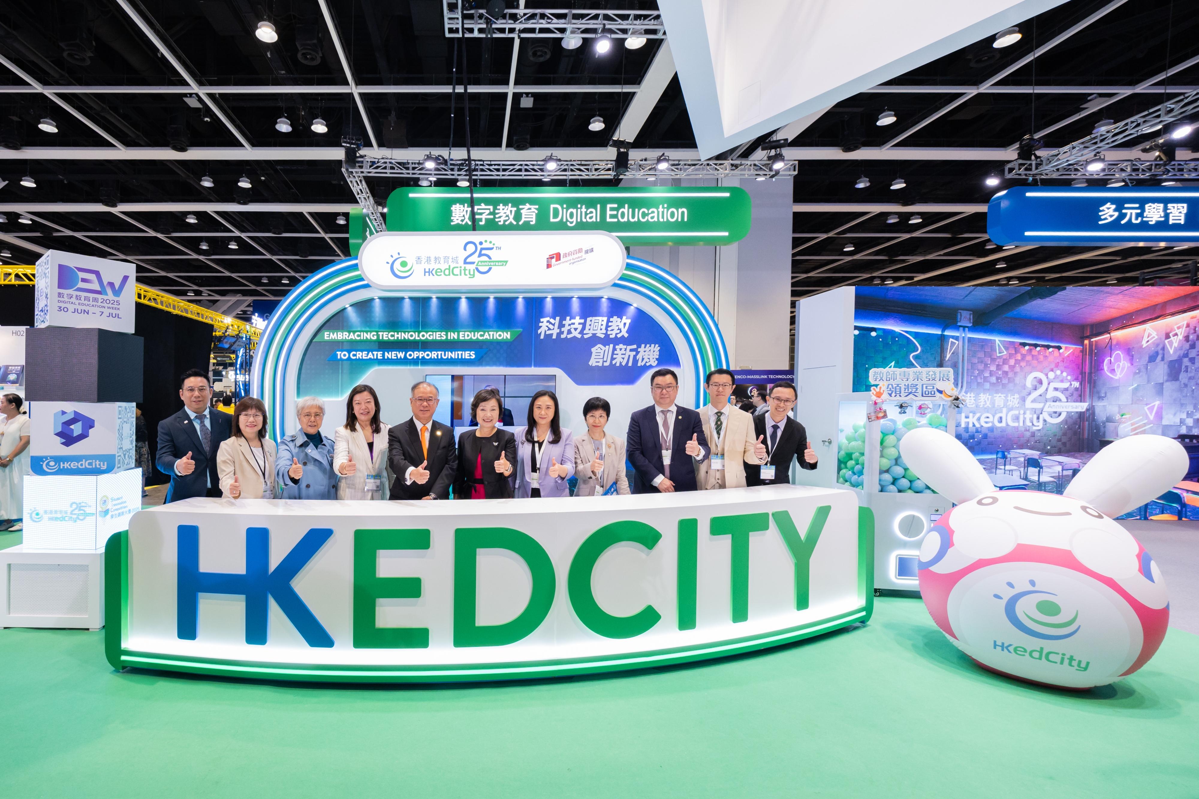The first Digital Education Week, organised by the Education Bureau, commenced on June 30 and concluded yesterday (July 7). Photo shows the Secretary for Education, Dr Choi Yuk-lin (centre), the Chairman of the Board of Directors of the Hong Kong Education City, Mr Armstrong Lee (fifth left), and other guests at the Learning and Teaching Expo 2025.