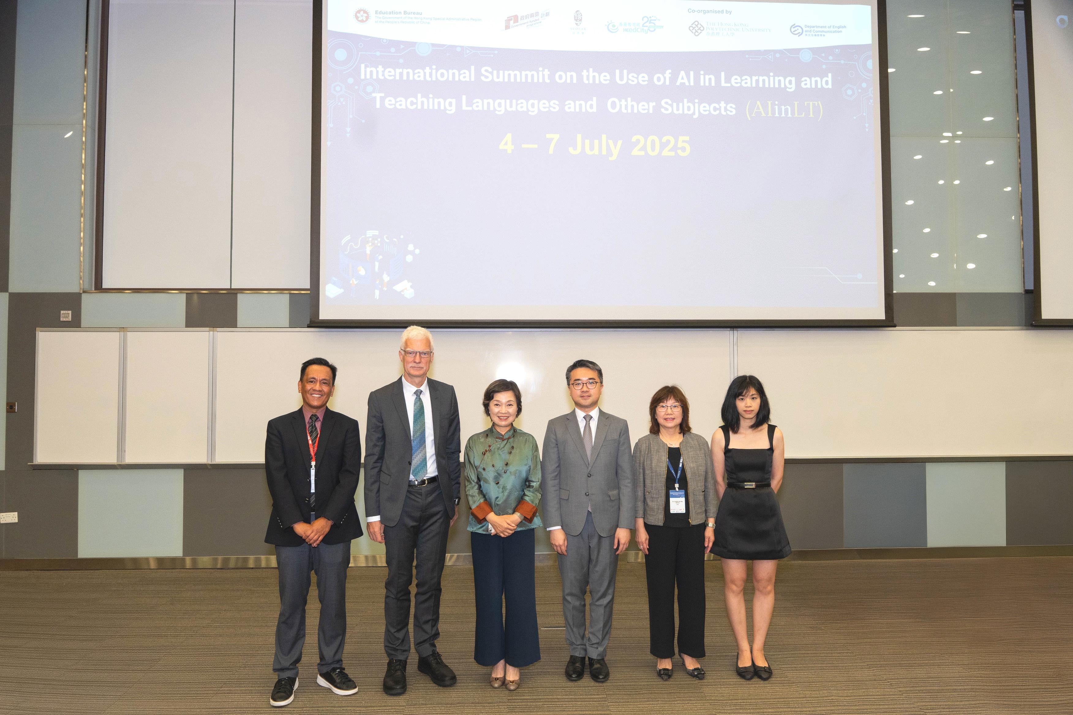 The first Digital Education Week, organised by the Education Bureau, commenced on June 30 and concluded yesterday (July 7). Photo shows the Secretary for Education, Dr Choi Yuk-lin (third left); the Under Secretary for Education, Dr Sze Chun-fai (third right); the Director for Education and Skills at the Organisation for Economic Co-operation and Development, Professor Andreas Schleicher (second left), and other guests at the International Summit on the Use of AI in Learning and Teaching Languages and Other Subjects. 