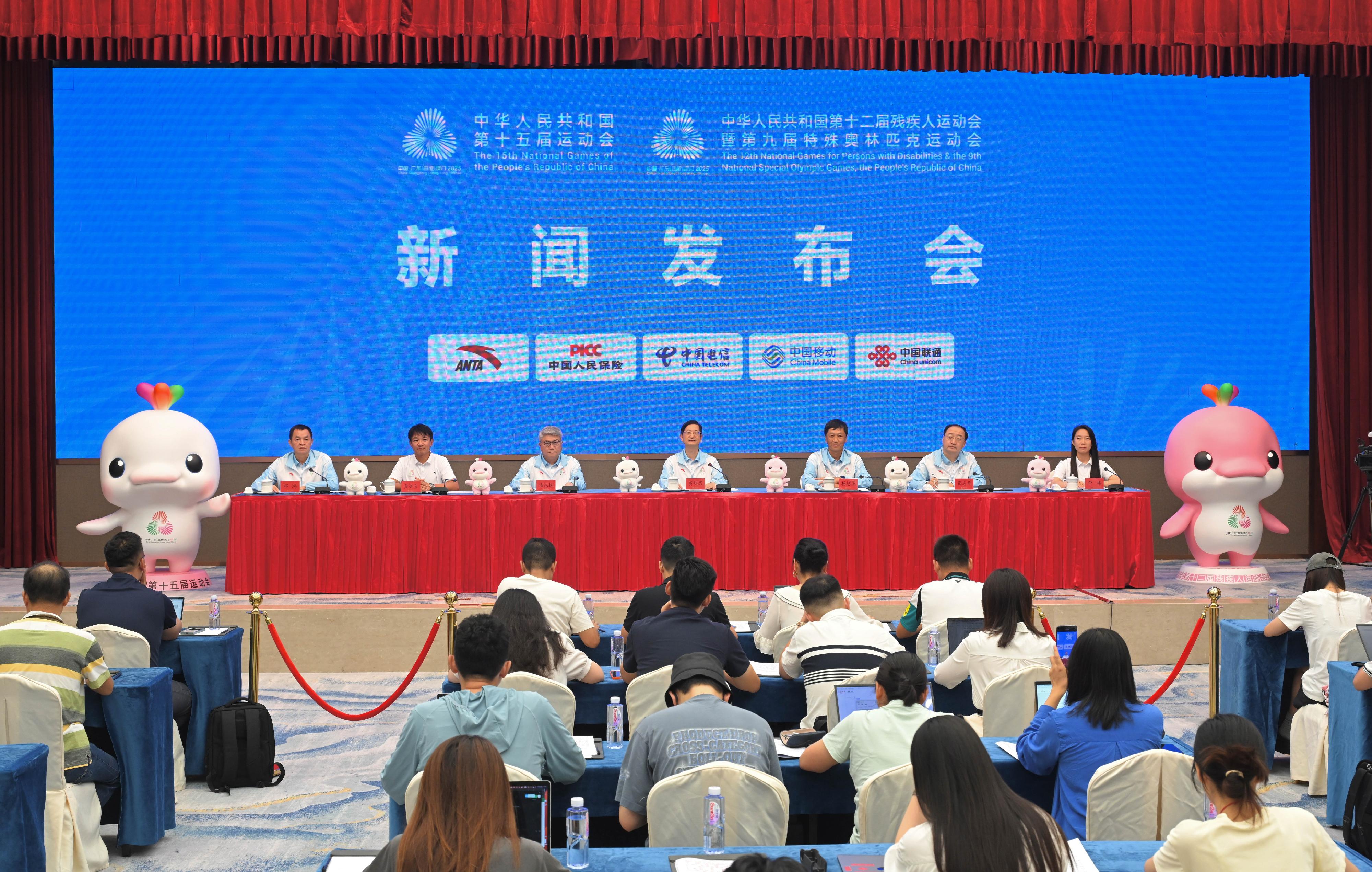 The Guangdong Provincial Executive Committees for the 15th National Games (NG), the 12th National Games for Persons with Disabilities (NGD), and the 9th National Special Olympic Games (NSOG), the National Games Coordination Office (Hong Kong) (NGCO) of the Hong Kong Special Administrative Region Government and the Preparatory Office for the 15th NG, 12th NGD and 9th NSOG in Macao (Preparatory Office in Macao) held a press conference in Guangzhou today (July 8) to introduce the preparatory work for the 15th NG, the 12th NGD and the 9th NSOG in Guangdong, Hong Kong and Macao, and the future work plan. Photo shows (from second left) Hong Kong cyclist Wong Kam-po; the Head of the Preparatory Office in Macao, Mr Pun Weng-kun; the Director of the Office of the Organising Committee of the 15th NG and Deputy Secretary-General of the People's Government of Guangdong Province, Mr Huang Mingzhong; the Head of the NGCO, Mr Yeung Tak-keung; the Deputy Director-General of the Co-ordination Department for Hong Kong and Macao affairs of the Organising Committee of the 15th NG, Mr Zhang Zhihua; and Macao martial arts athlete Li Yi at the press conference.