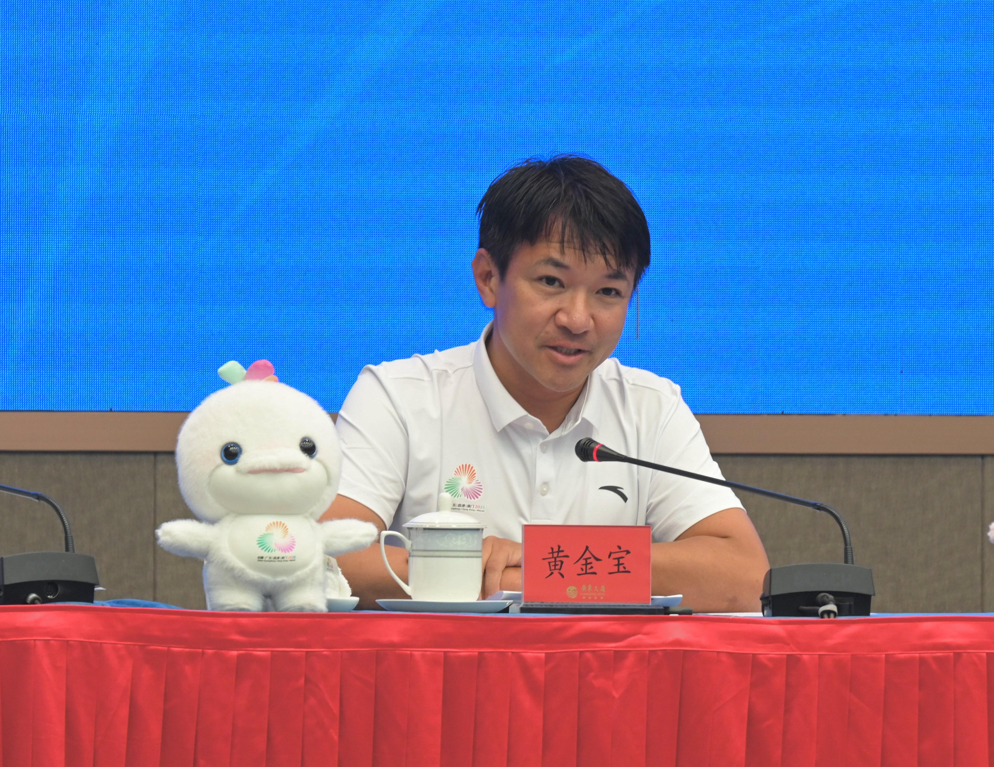 The Guangdong Provincial Executive Committees for the 15th National Games (NG), the 12th National Games for Persons with Disabilities (NGD), and the 9th National Special Olympic Games (NSOG), the National Games Coordination Office (Hong Kong) (NGCO) of the Hong Kong Special Administrative Region Government and the Preparatory Office for the 15th NG, the 12th NGD and the 9th NSOG in Macao held a press conference in Guangzhou today (July 8) to introduce the preparatory work for the 15th NG, the 12th NGD and the 9th NSOG in Guangdong, Hong Kong and Macao, and the future work plan. Photo shows Hong Kong cyclist Wong Kam-po delivering a speech at the press conference.