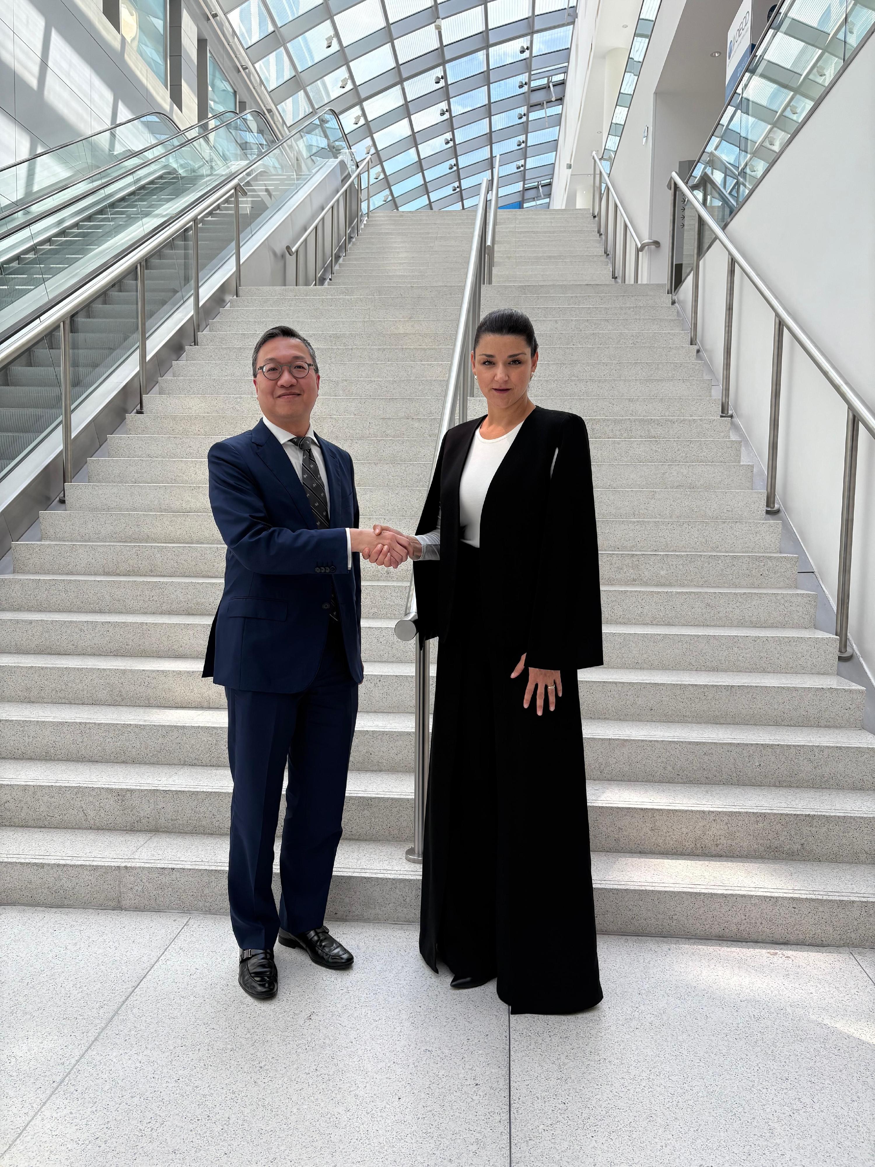 The Secretary for Justice, Mr Paul Lam, SC, arrived in Paris, France, on July 8 (Paris time) to continue his European visit. Photo shows Mr Lam (left) and the President of the Financial Action Task Force, Ms Elisa de Anda Madrazo (right) after their meeting.