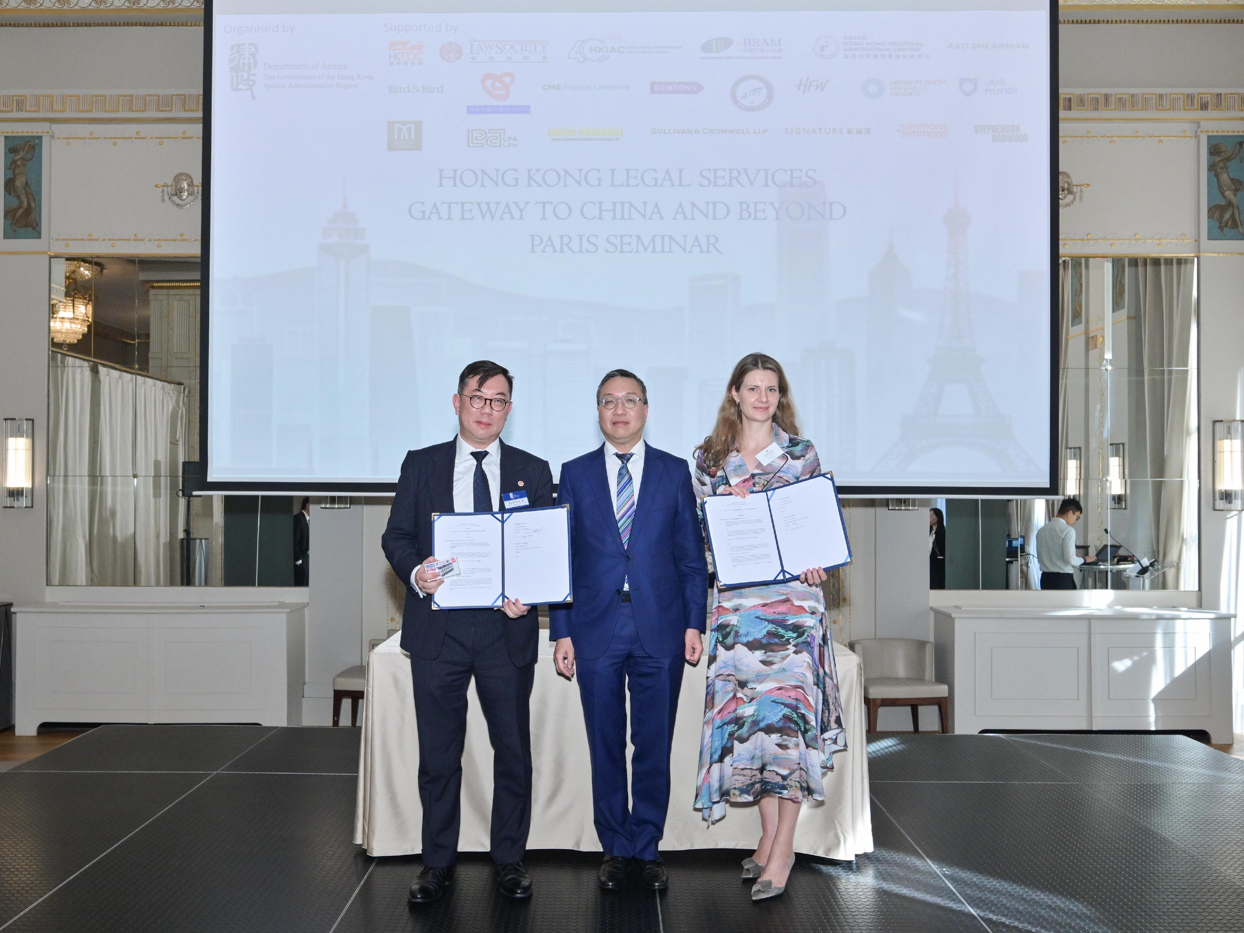 The Secretary for Justice, Mr Paul Lam, SC, attended the Paris Seminar entitled "Hong Kong Legal Services – Gateway to China and Beyond" organised by the Department of Justice in Paris on July 9 (Paris time). Photo shows Mr Lam (centre) witnessing the signing of a Memorandum of Understanding between the eBRAM International Online Dispute Resolution Centre and Jus Mundi, an AI-powered legal research platform based in Paris, to further enhance co-operation in legal and alternative dispute resolution between the two places during the seminar.