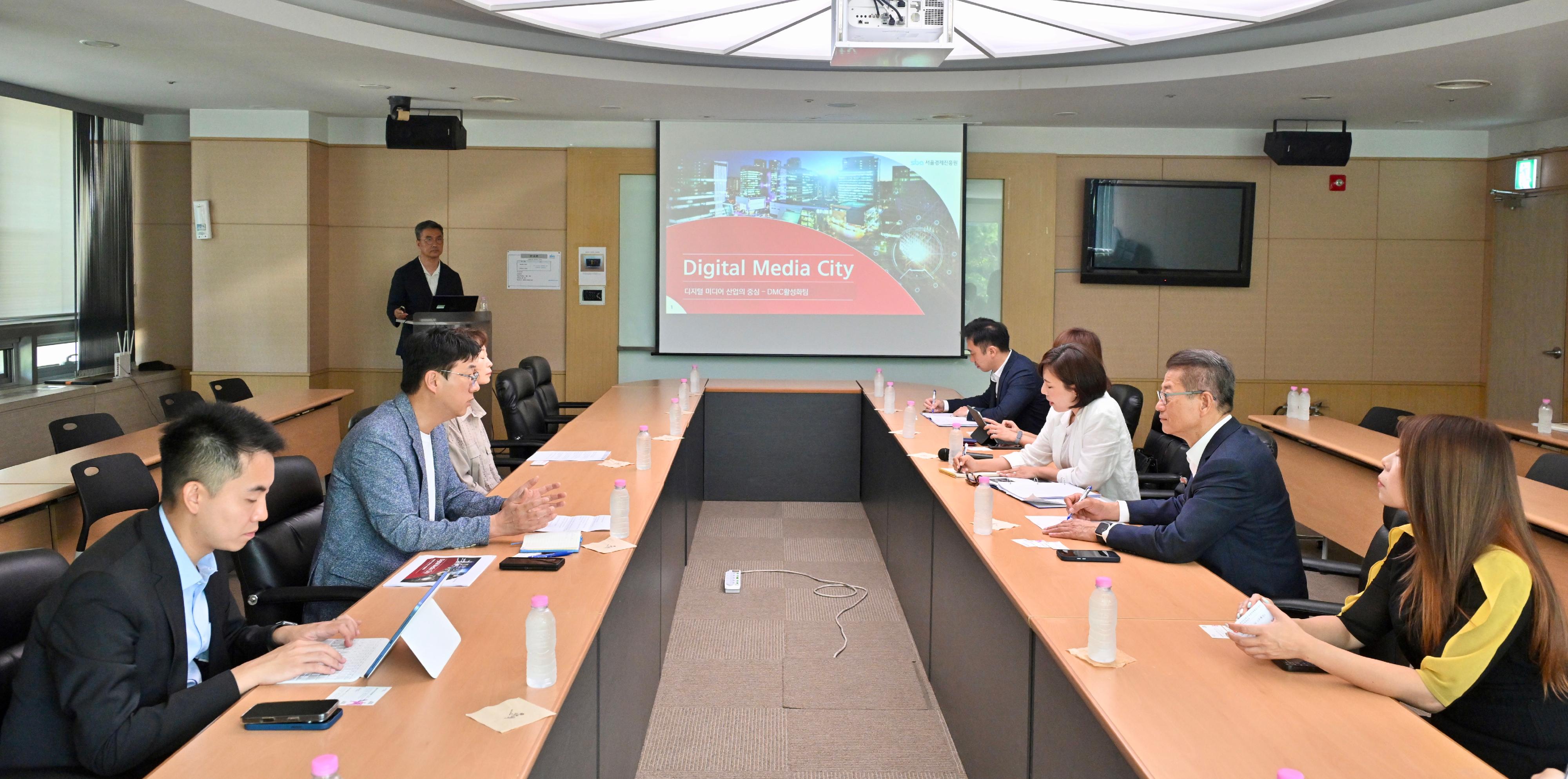 The Financial Secretary, Mr Paul Chan, continued his visit to Seoul, Korea, today (July 10). Photo shows Mr Chan (second right) visiting the Digital Media City in Seoul and meeting with its management to learn about its development and planning.