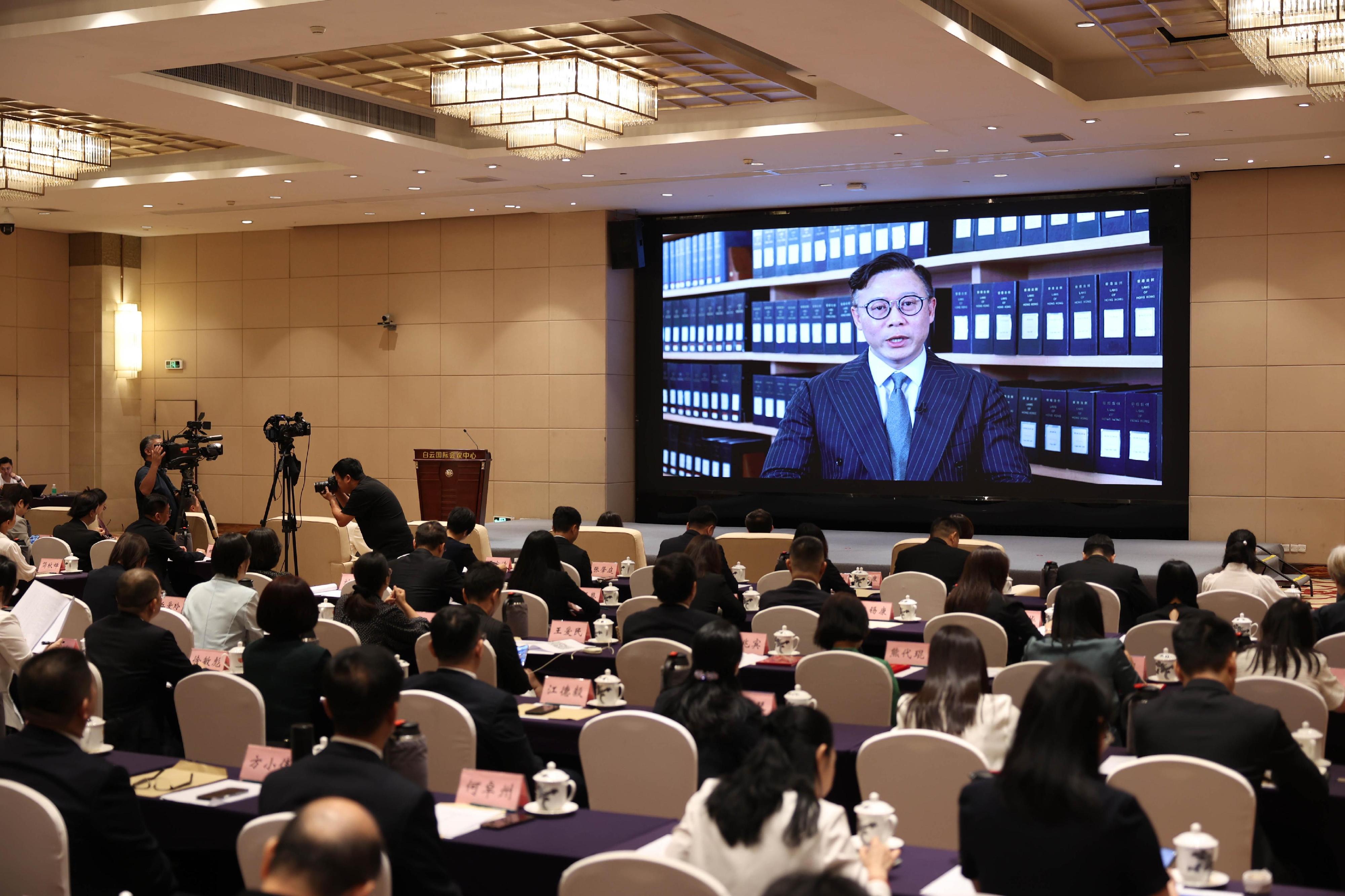 律政司副司長張國鈞博士今日（七月十一日）在廣東商事調解工作會議暨粵港澳大灣區調解員頒證儀式上通過視像致辭。