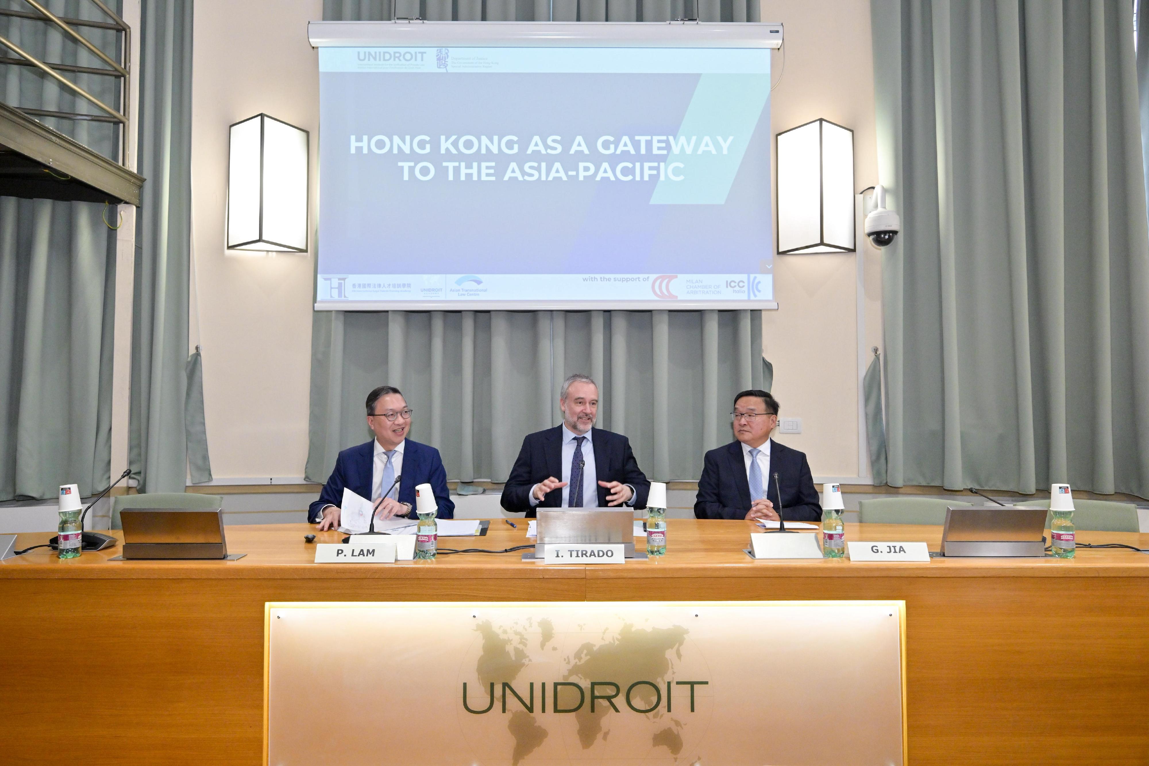 The Secretary for Justice, Mr Paul Lam, SC (left); the Secretary-General of the International Institute for the Unification of Private Law (UNIDROIT), Professor Ignacio Tirado (centre); and the Ambassador Extraordinary and Plenipotentiary of the People's Republic of China to the Republic of Italy, Mr Jia Guide (right), attended a seminar entitled "Hong Kong as a Gateway to the Asia Pacific" co-organised by the Department of Justice and UNIDROIT in Rome, Italy, on July 10 (Rome time).