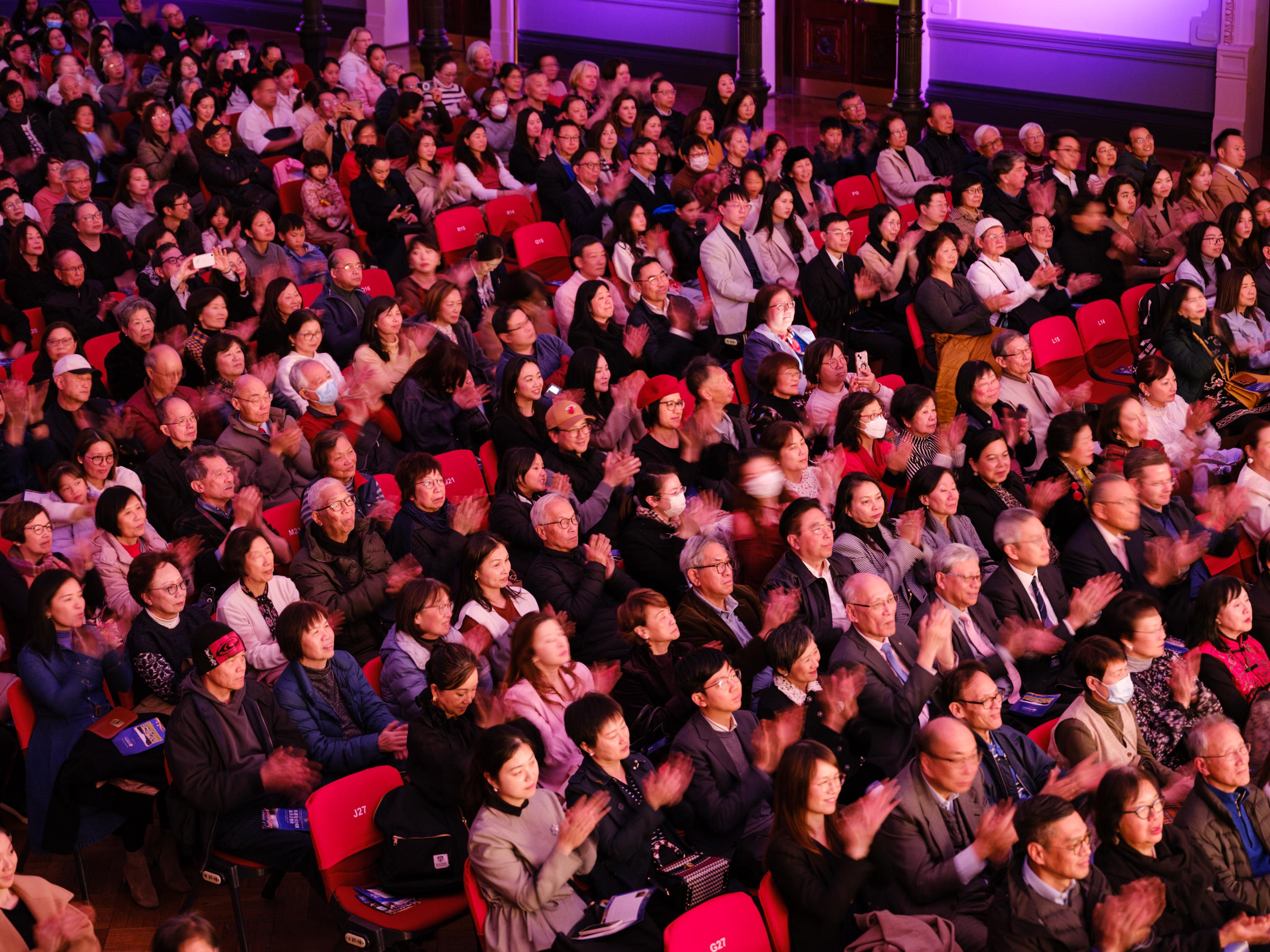 The Hong Kong Economic and Trade Office, Sydney supported the Hong Kong Children's Choir (HKCC) in presenting a series of performances and cultural exchange programmes across Australia and New Zealand in July to promote Hong Kong's vibrant art and culture scene and showcase the artistic excellence of Hong Kong's youth. A charity concert by the HKCC at the Sydney Town Hall on July 9 was well received by around 850 spectators.
