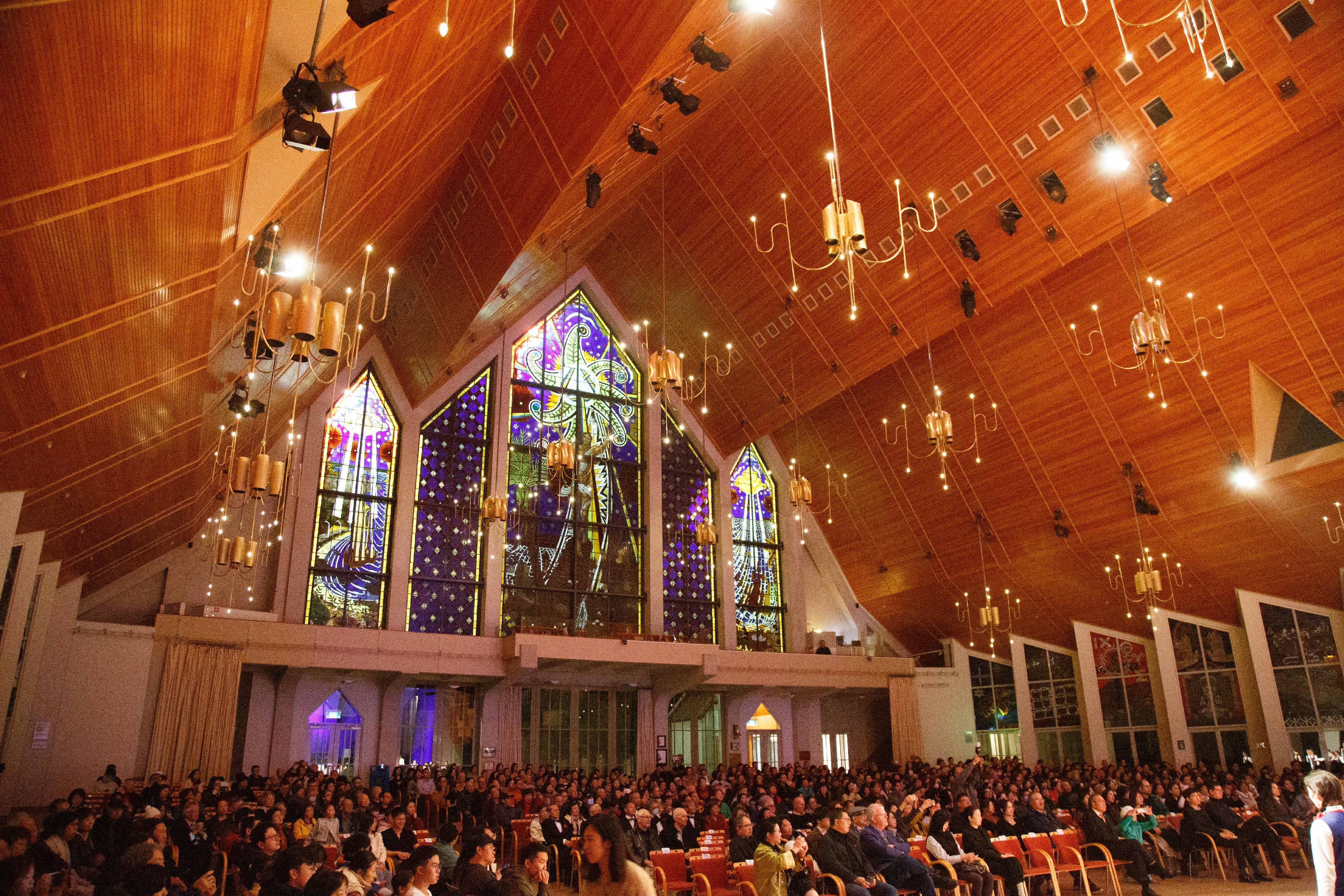 The Hong Kong Economic and Trade Office, Sydney supported the Hong Kong Children's Choir (HKCC) in presenting a series of performances and cultural exchange programmes across Australia and New Zealand in July to promote Hong Kong's vibrant art and culture scene and showcase the artistic excellence of Hong Kong's youth. The "Dreams to Dream" concert by the HKCC at the Holy Trinity Cathedral in Auckland yesterday was well received by about 800 spectators.
