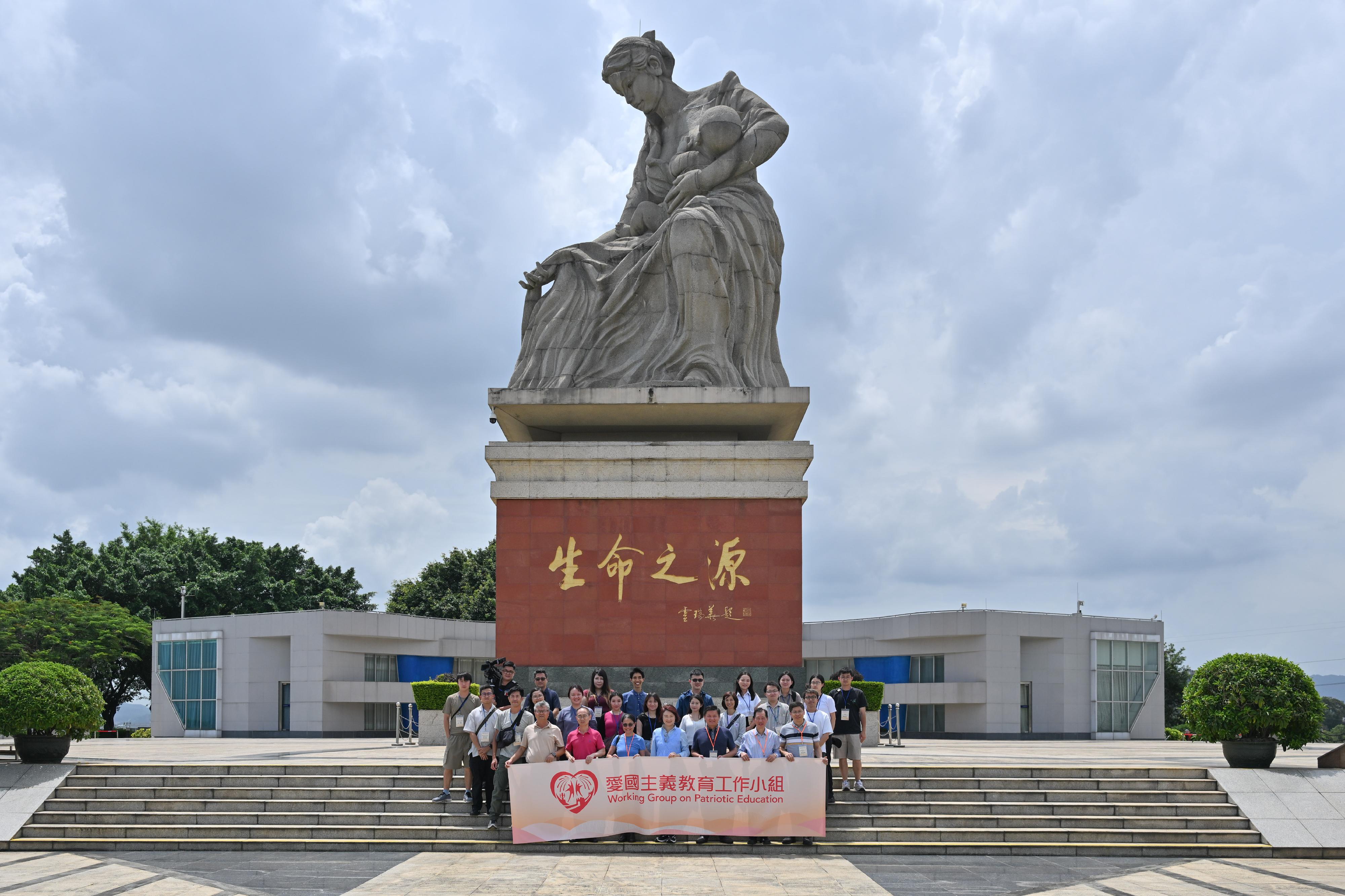 The Working Group on Patriotic Education (WGPE) under the Constitution and Basic Law Promotion Steering Committee organised a two-day exchange tour to the Guangdong-Hong Kong-Macao Greater Bay Area (GBA) on July 12 and 13 to visit various enterprises and places in Shenzhen and Dongguan to learn more about the culture and history of the GBA, as well as the latest developments in areas such as innovation and technology and industrialisation. Photo shows (first row, from third left) the Director of Information Services, Mrs Apollonia Liu; the Convenor of the WGPE, Dr Starry Lee; members of the Media Publicity Sub-group of the WGPE Dr James Li and Mr Lee Luen-fai; and representatives from different media organisations at the Dongjiang-Shenzhen Water Supply Project Memorial Park.
