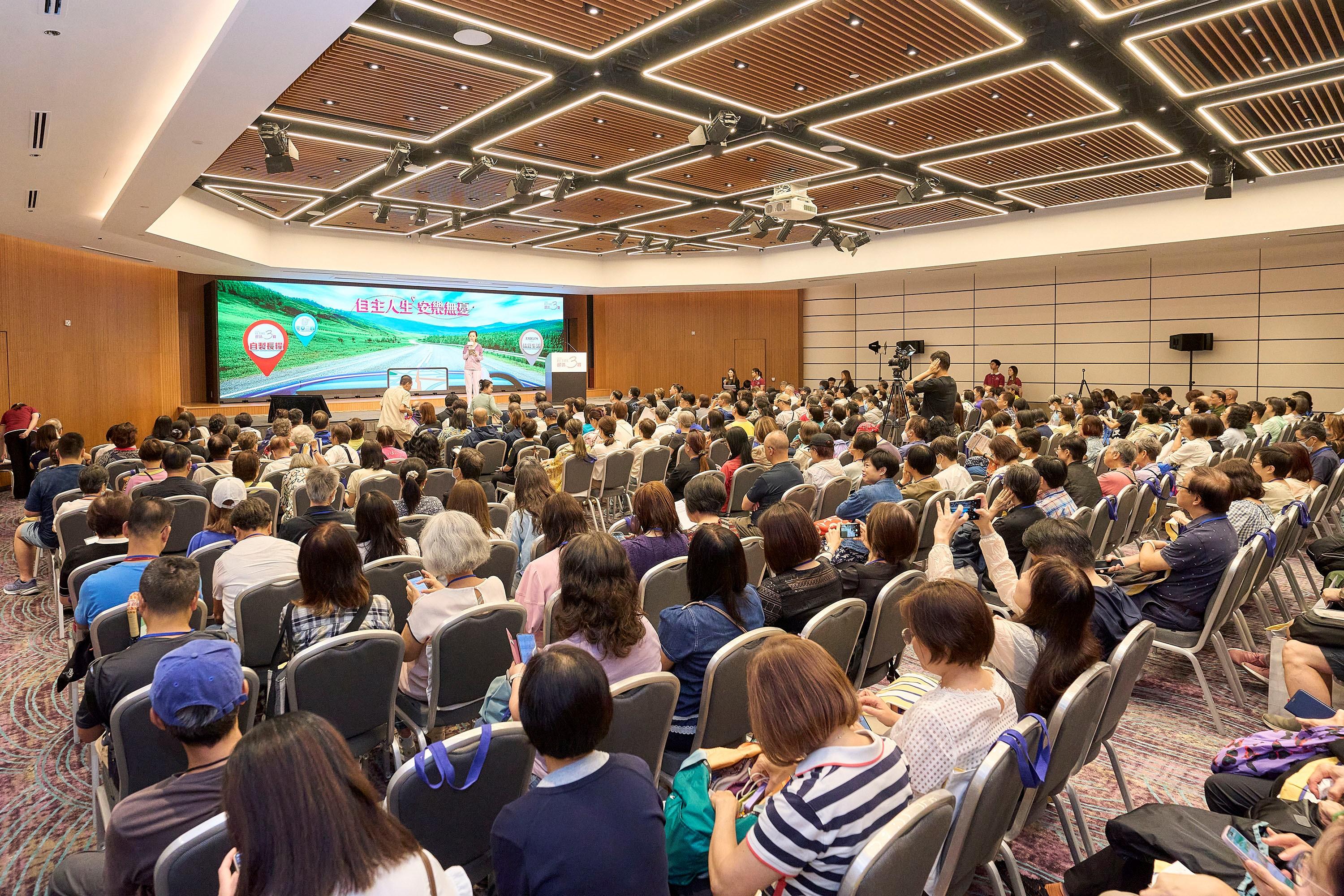 The Hong Kong Mortgage Corporation Limited today (July 14) organised a public education event at the Hong Kong Convention and Exhibition Centre with around 300 participants.