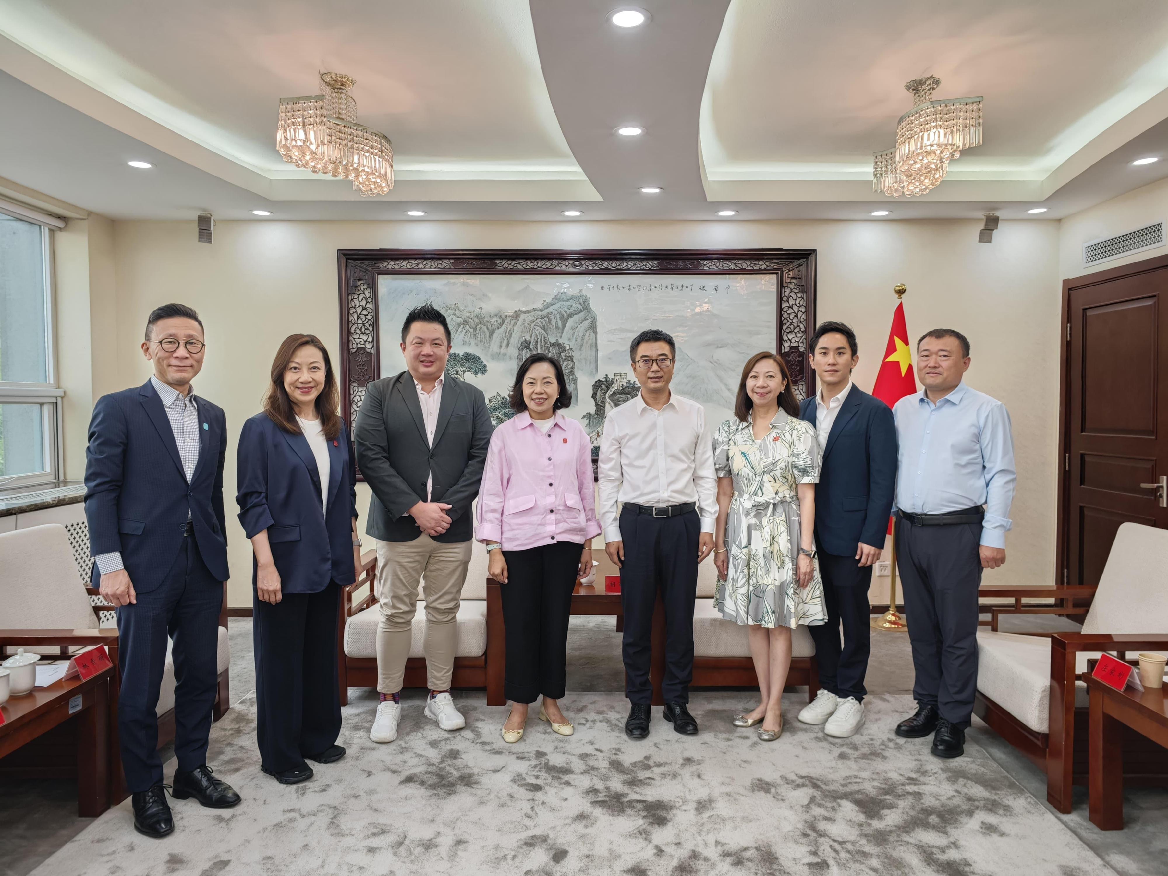 Leading a delegation, the Secretary for Home and Youth Affairs, Miss Alice Mak, commenced her visit to Beijing today (July 14). Photo shows Miss Mak (fourth left), accompanied by the Permanent Secretary for Home and Youth Affairs, Ms Shirley Lam (third right); the Director of Home Affairs, Ms Priscilla To (second left); and the Deputy Secretary for Home and Youth Affairs (Home Affairs), Mr Paul Wong (first left), with the Vice President of the All-China Youth Federation (ACYF), Mr Hu Baijing (fourth right); Vice Chairman of the ACYF and Vice-Chairman of the Youth Development Commission (YDC), Mr Kenneth Leung (third left); Vice Chairman of the ACYF and member of the YDC, Mr Albert Chuang (second right); and the Head of Secretariat of the ACYF, Mr Wang Yinghua (first right).