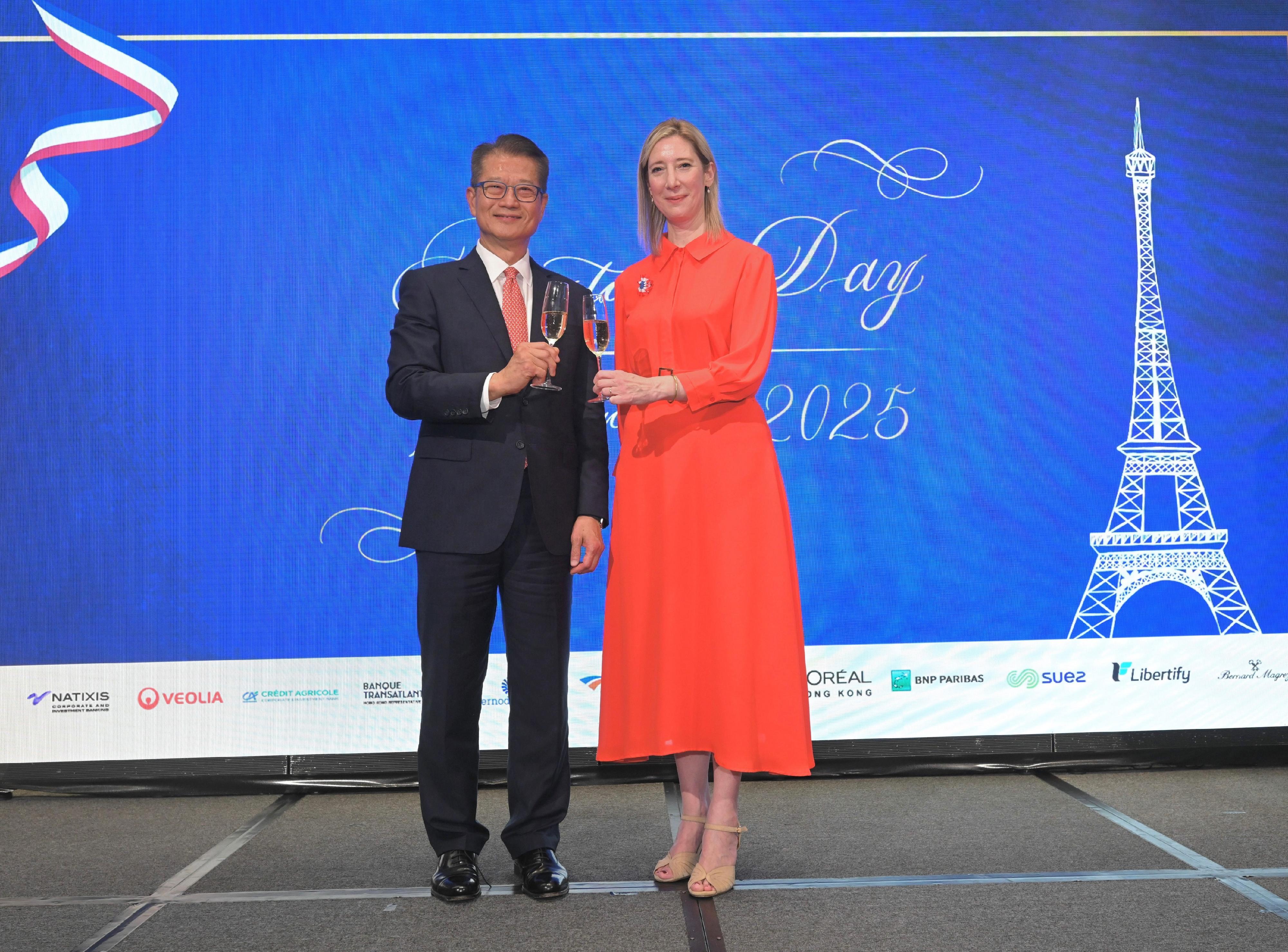 The Financial Secretary, Mr Paul Chan, attended the reception in celebration of 2025 Bastille Day this evening (July 14). Photo shows Mr Chan (left) and the Consul General of France in Hong Kong and Macau, Ms Christile Drulhe (right), giving a toast at the reception.