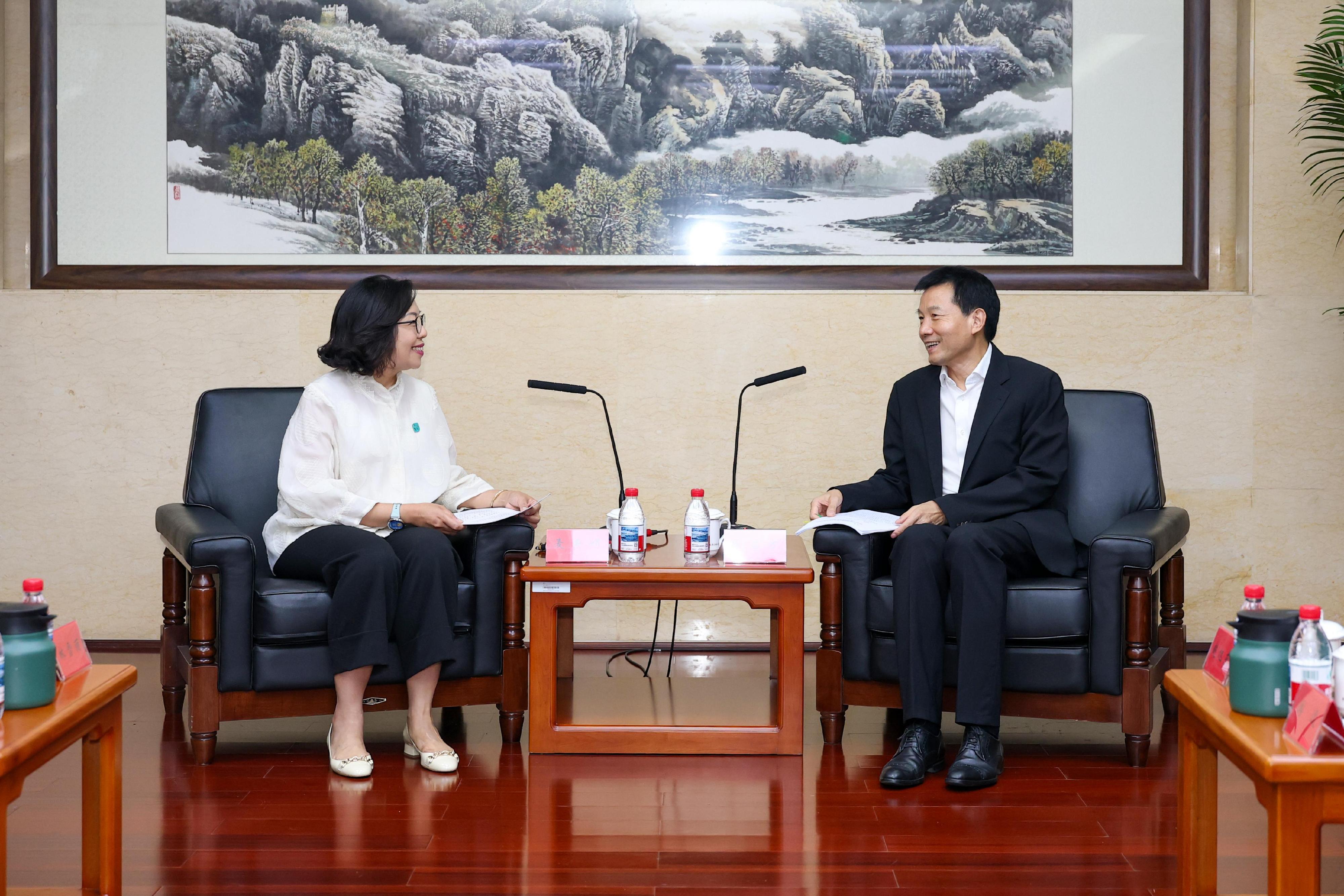 The Secretary for Home and Youth Affairs, Miss Alice Mak, continued her visit to Beijing today (July 15). Photo shows Miss Mak (left) meeting with the Executive Deputy Director of the Hong Kong and Macao Affairs Office of the State Council, Mr Xu Qifang (right).