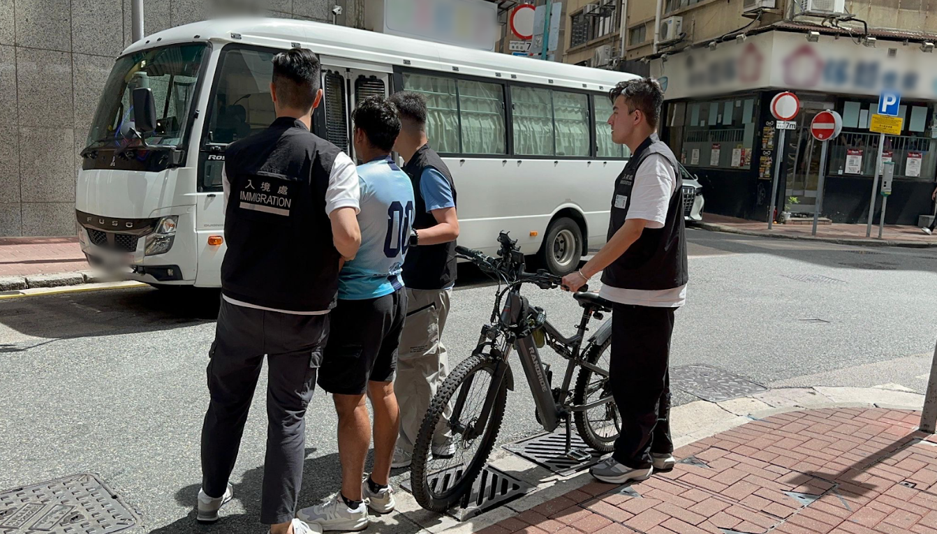 The Immigration Department mounted a series of territory-wide anti-illegal worker operations codenamed "Lightshadow" to combat illegal food delivery couriers from late June to today (July 15). Photo shows a suspected illegal worker arrested during an operation.