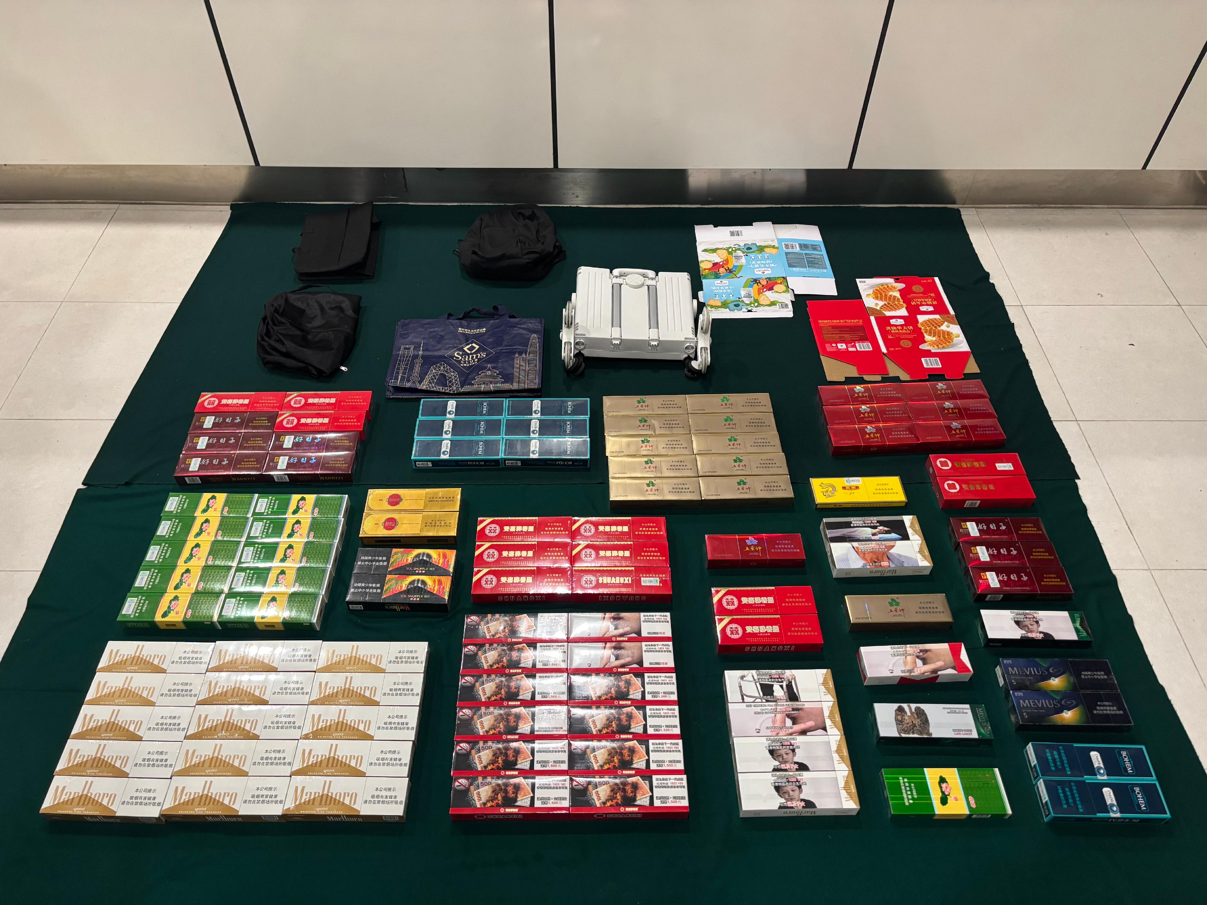 An incoming 42-year-old female passenger was sentenced to three months' imprisonment at the Fanling Magistrates' Courts today (July 15) for possessing 20 200 duty-not-paid cigarettes and failing to declare them to Customs officers at the Lok Ma Chau Spur Line Control Point, in contravention of the Dutiable Commodities Ordinance. Photo shows the duty-not-paid cigarettes seized.
