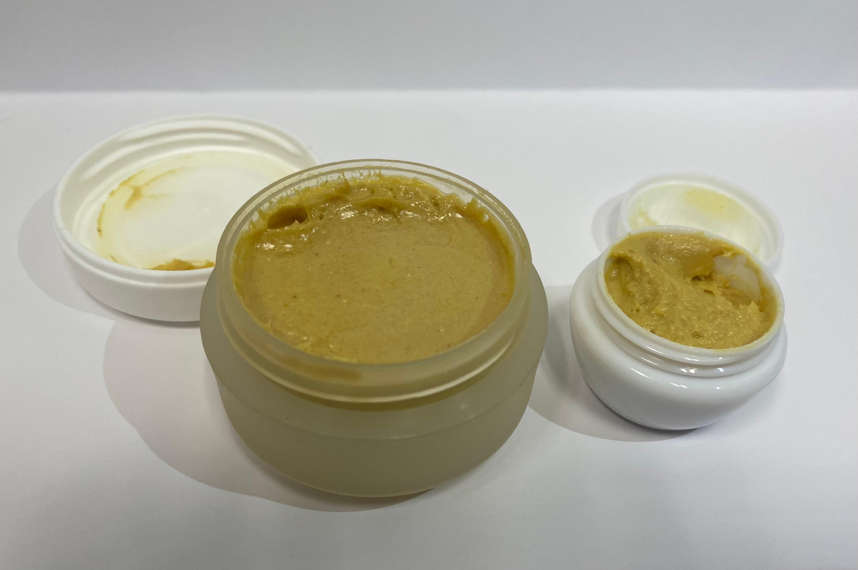 The Department of Health today (July 15) said that a registered Chinese medicine practitioner at Jardine's Crescent, Causeway Bay, was arrested for allegedly prescribing cream products containing undeclared Western drug ingredients to patients. Members of the public should stop using the ointment if they have been prescribed the cream products concerned.
