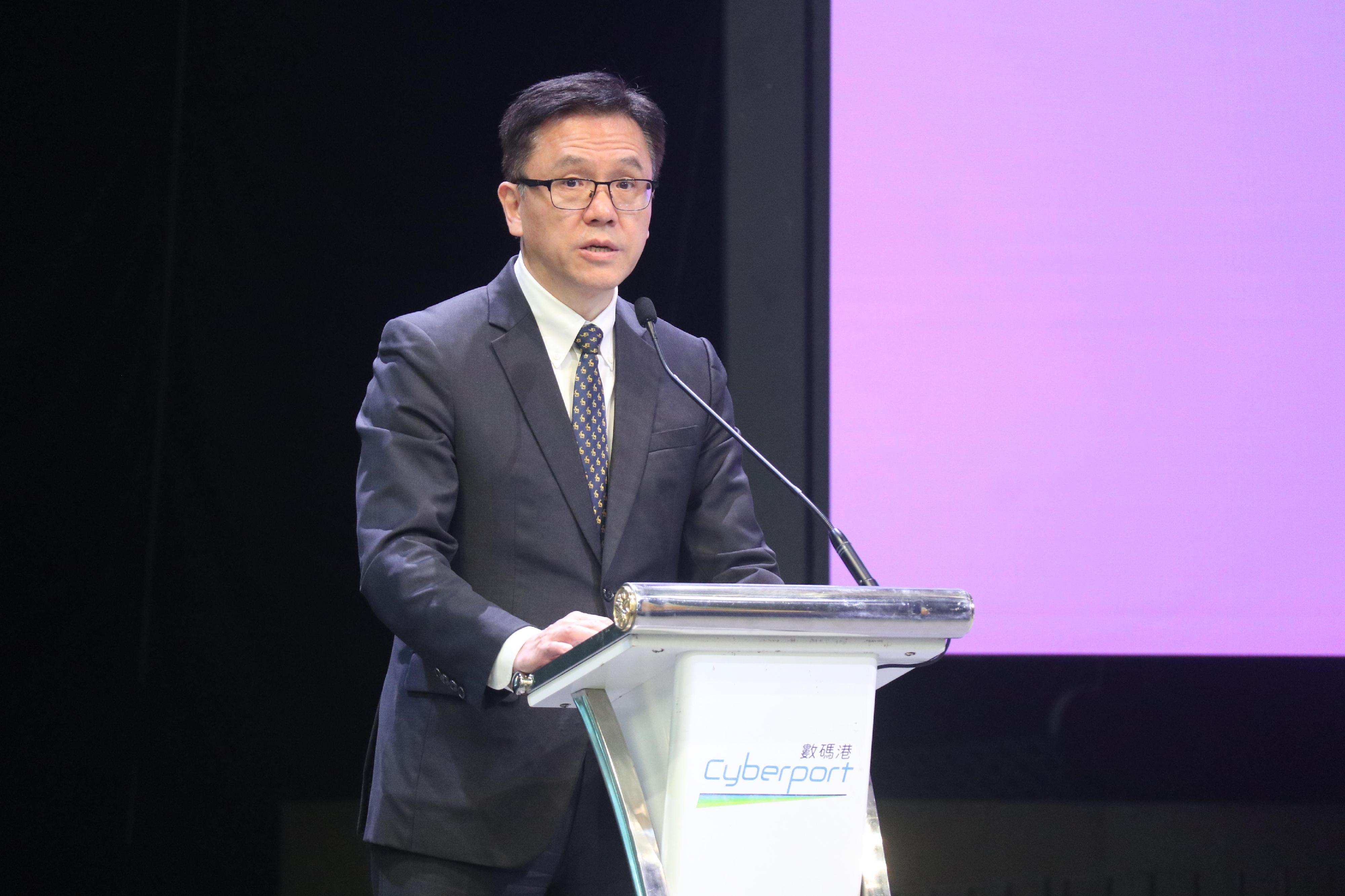 創新科技及工業局局長孫東教授今日（七月十七日）在數碼港主辦的「人工智能 X 數據論壇」上致辭。