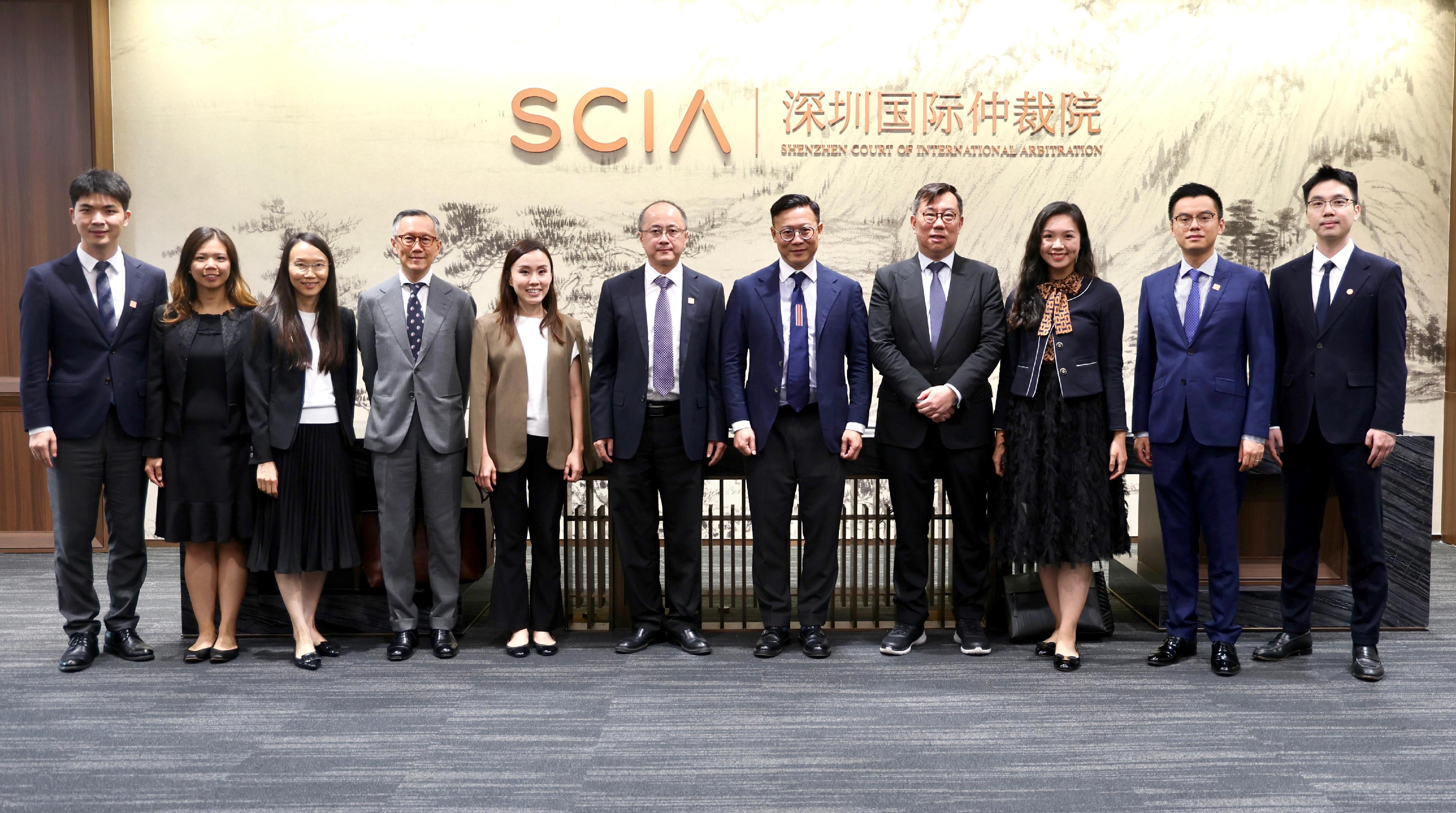 The Deputy Secretary for Justice, Dr Cheung Kwok-kwan, met with the President of the Shenzhen Court of International Arbitration, Dr Liu Xiaochun, in Shenzhen today (July 18) to discuss developments and collaboration in the field of sports dispute resolution between Hong Kong and Shenzhen. Photo shows Dr Cheung (fifth right) and Dr Liu (centre) with participants of the meeting .