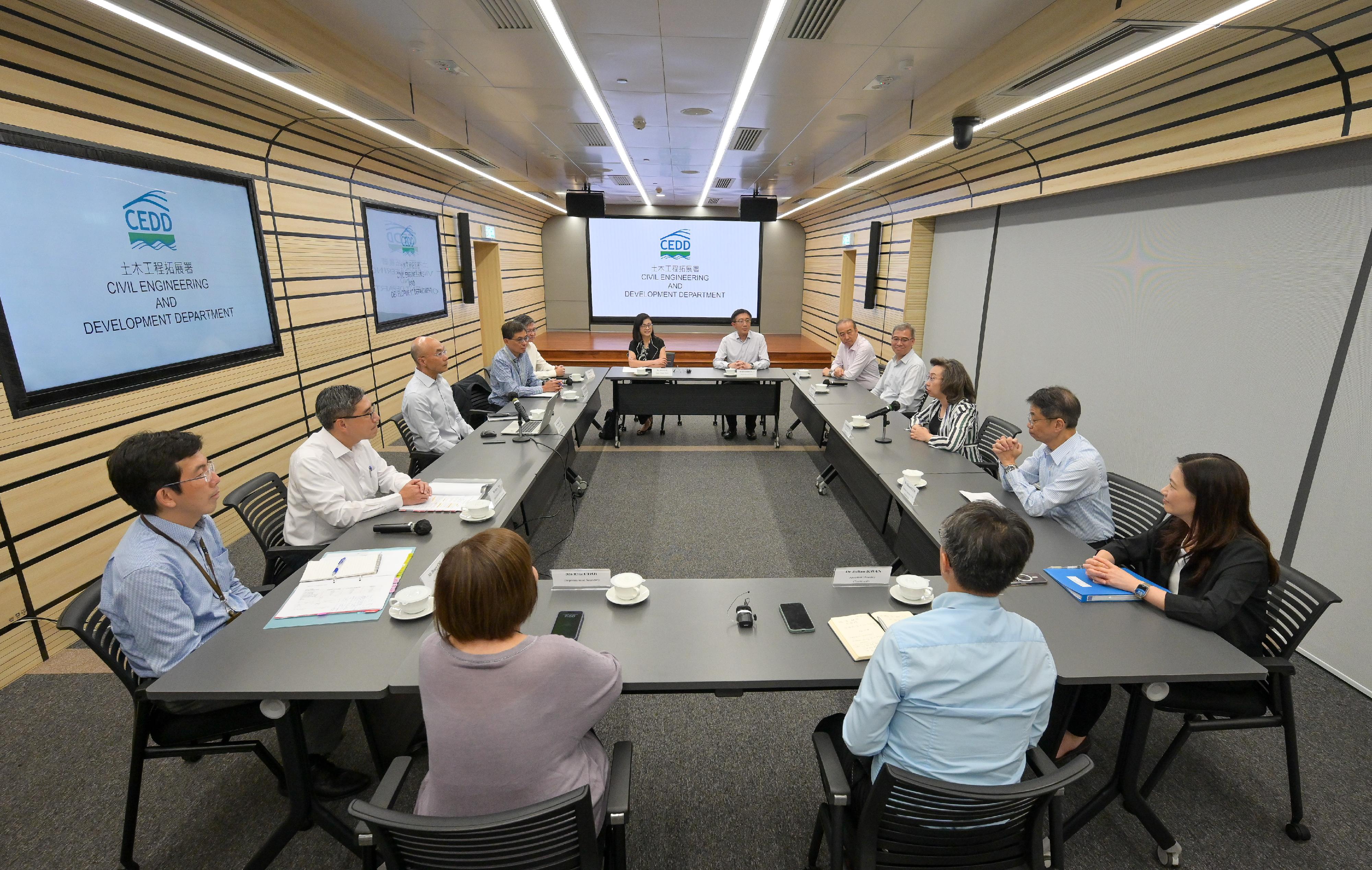 The Secretary for the Civil Service, Mrs Ingrid Yeung, visited the Civil Engineering and Development Department this afternoon (July 18) to learn about the department's latest progress in optimising operational efficiency and services through the application of technology, as well as its work in landslip prevention and mitigation and slope safety. Photo shows Mrs Yeung (third right), accompanied by the Permanent Secretary for the Civil Service, Mr Clement Leung (second right), meeting with the Director of Civil Engineering and Development, Mr Michael Fong (third left), and the directorate staff to learn about the key initiatives of the Civil Engineering Office, the Geotechnical Engineering Office and the regional development offices.
