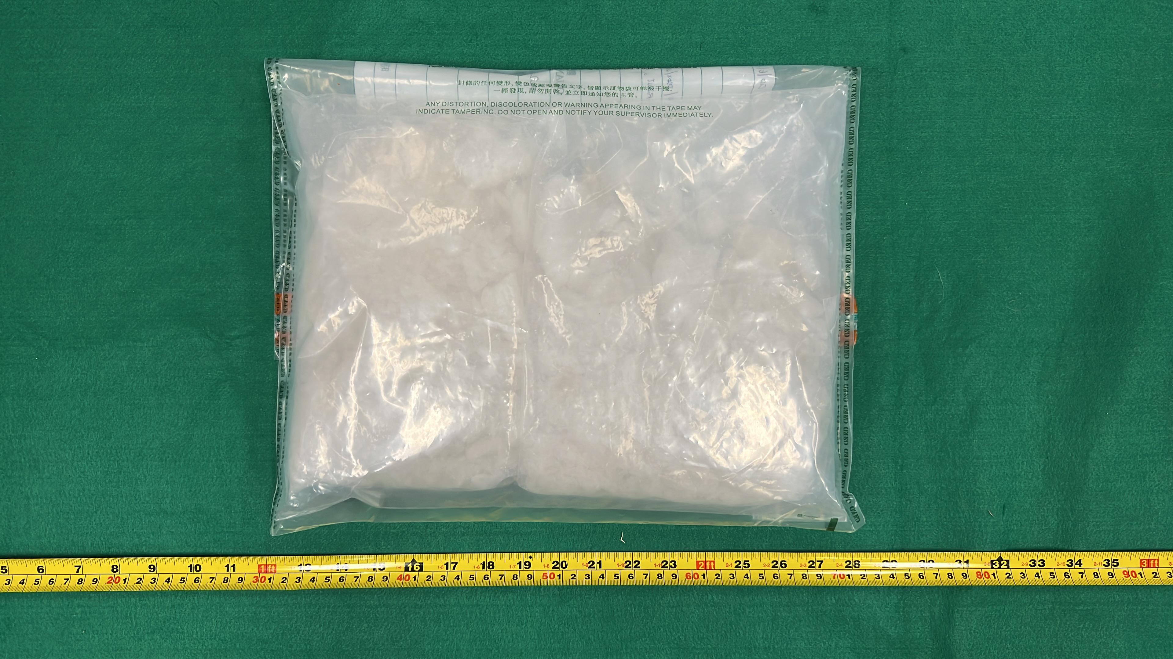 Hong Kong Customs July 16 seized about 2 kilograms of suspected methamphetamine with an estimated market value of about $1.1 million at the Shenzhen Bay Control Point. Photo shows the suspected methamphetamine seized.





