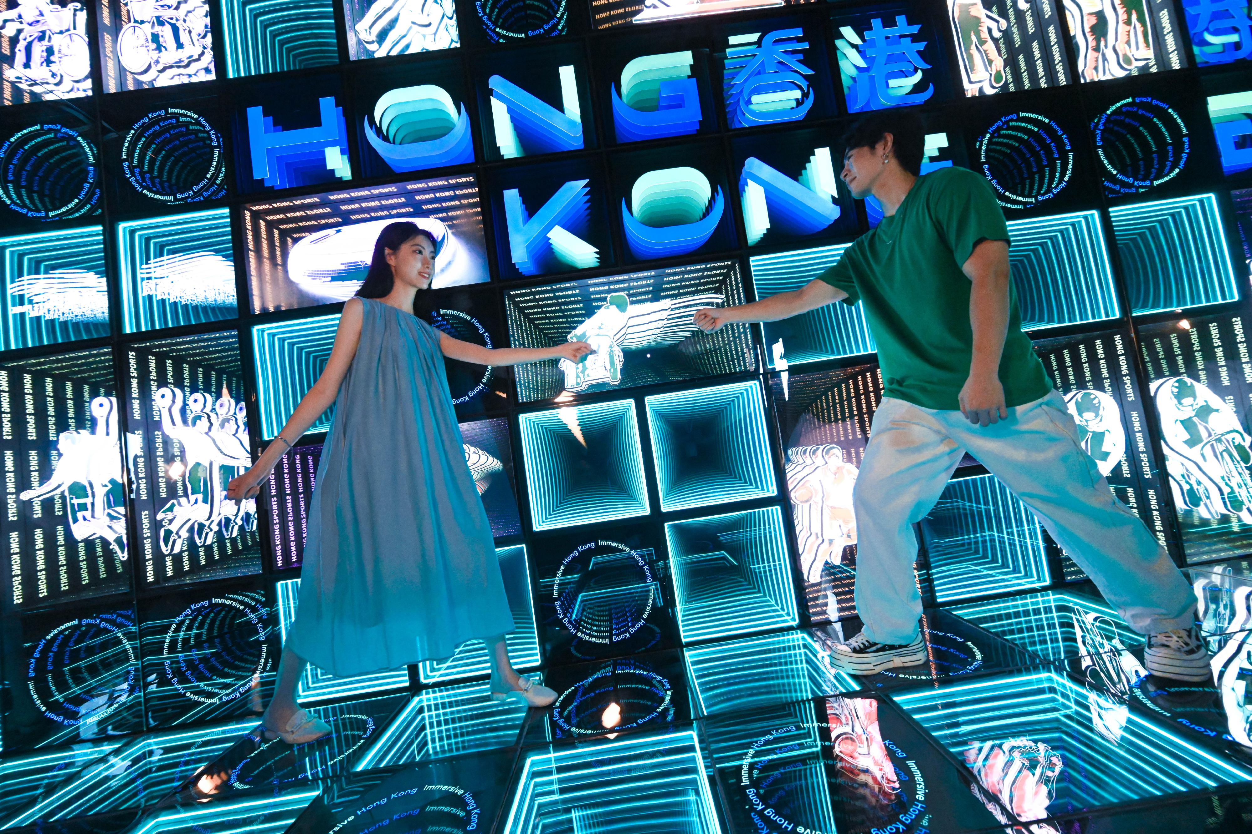 The "Immersive Hong Kong" roving exhibition, which showcases the diversity and latest developments of Hong Kong through interactive art technology, opened in Qingdao today (July 18). The exhibition invites visitors from Qingdao and the entire Shandong Province to explore the unique opportunities and potential for tourism, education, business and investment in Hong Kong. Photo shows an installation with the theme "Buzzing Sports Action" at the exhibition.